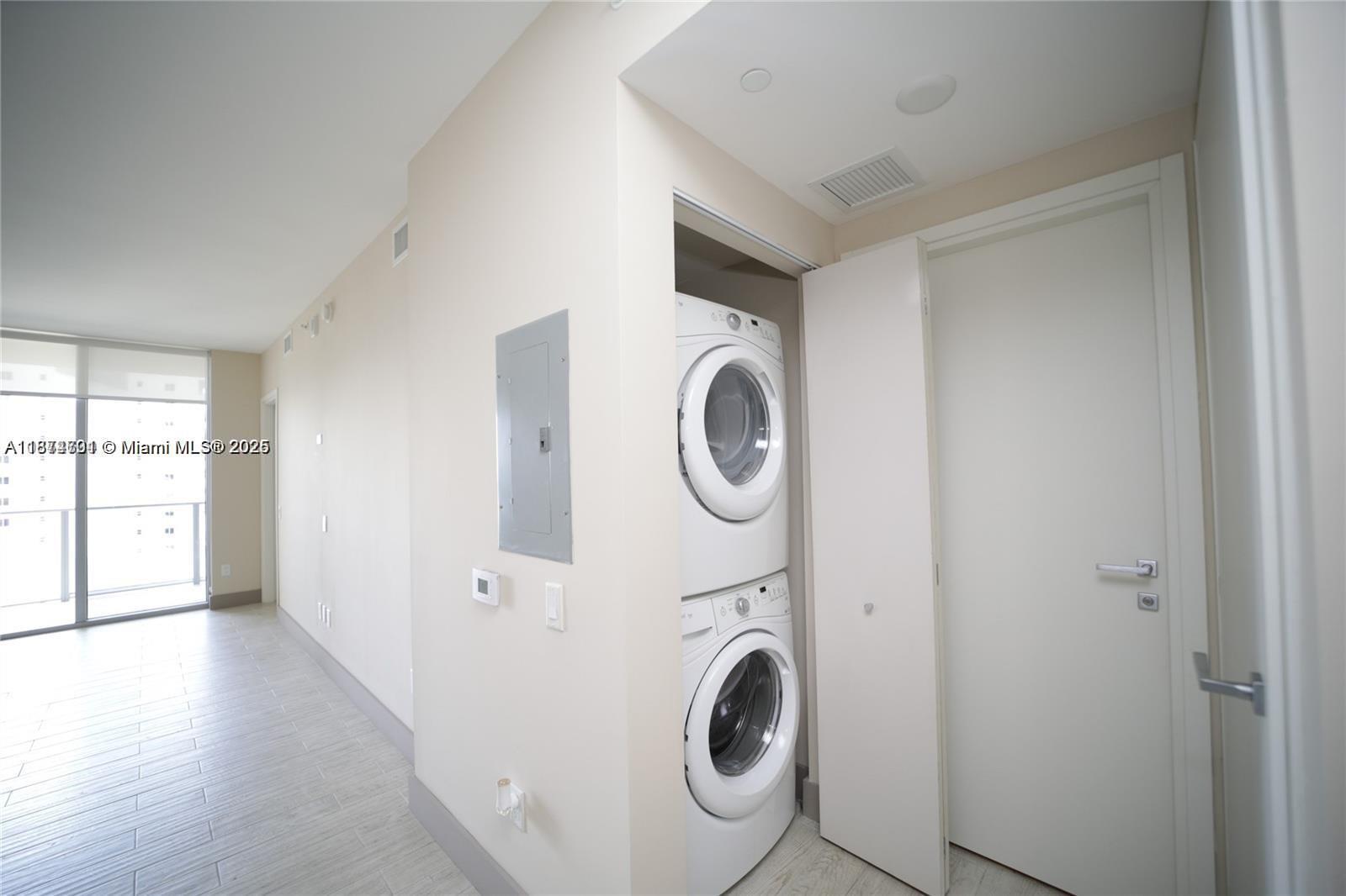 1300 Brickell Bay Dr # 1006