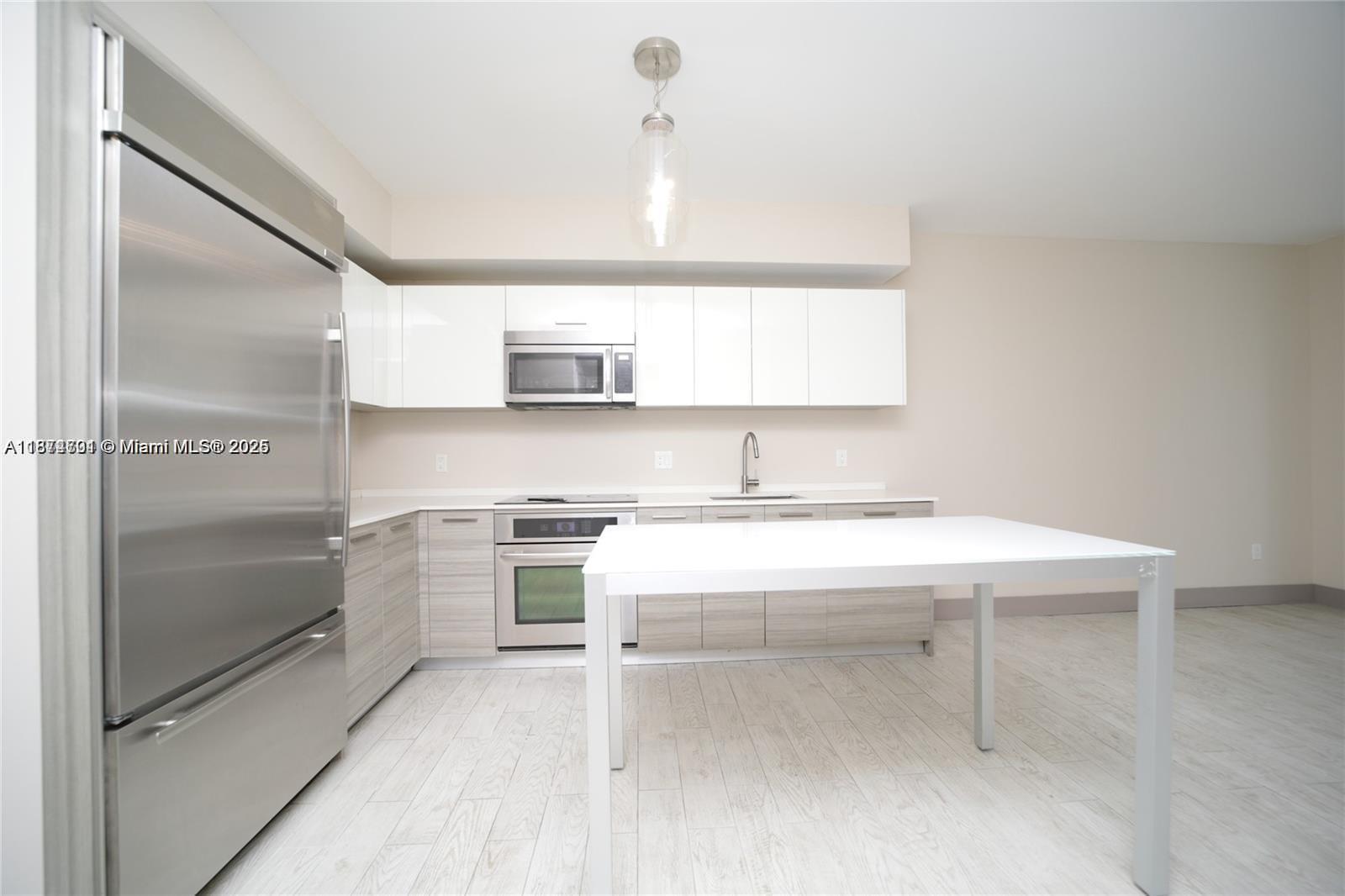 1300 Brickell Bay Dr # 1006