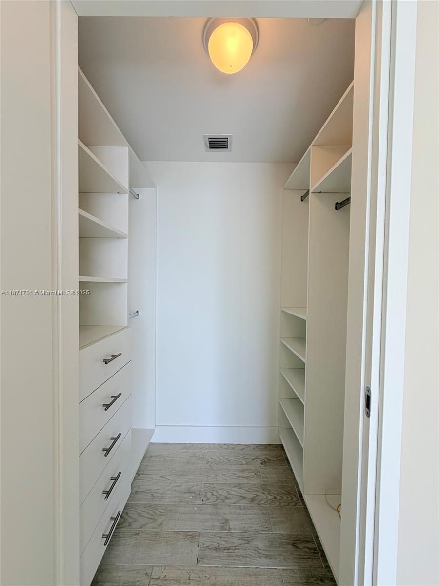 1300 Brickell Bay Dr # 1006