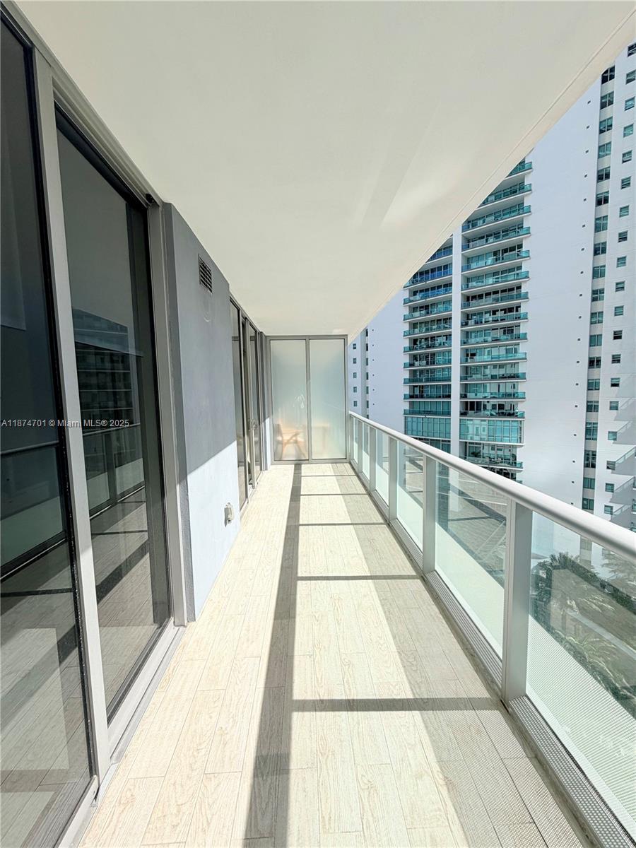 1300 Brickell Bay Dr # 1006