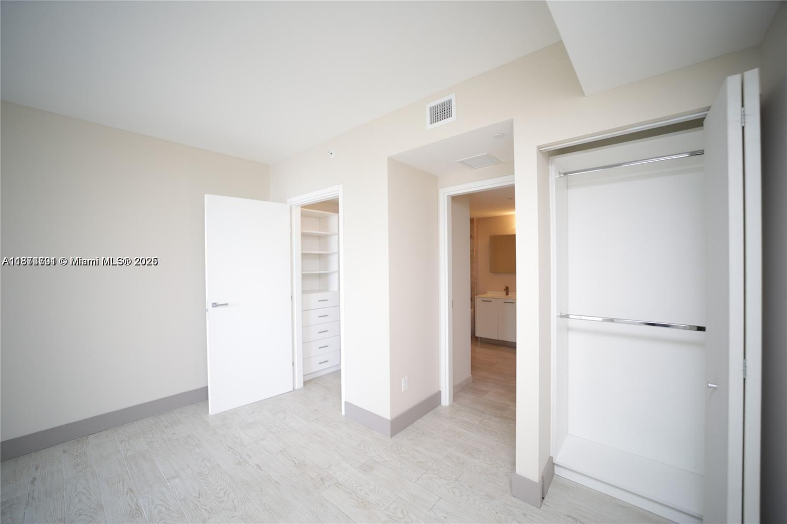 1300 Brickell Bay Dr # 1006