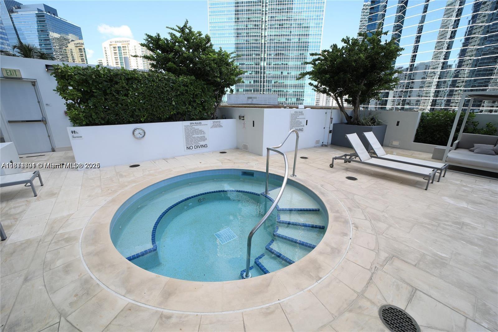 1300 Brickell Bay Dr # 1006