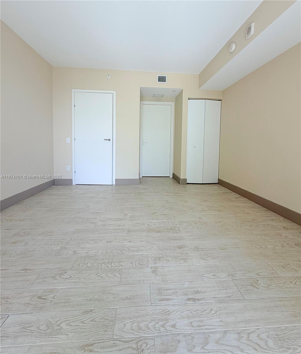 1300 Brickell Bay Dr # 1006