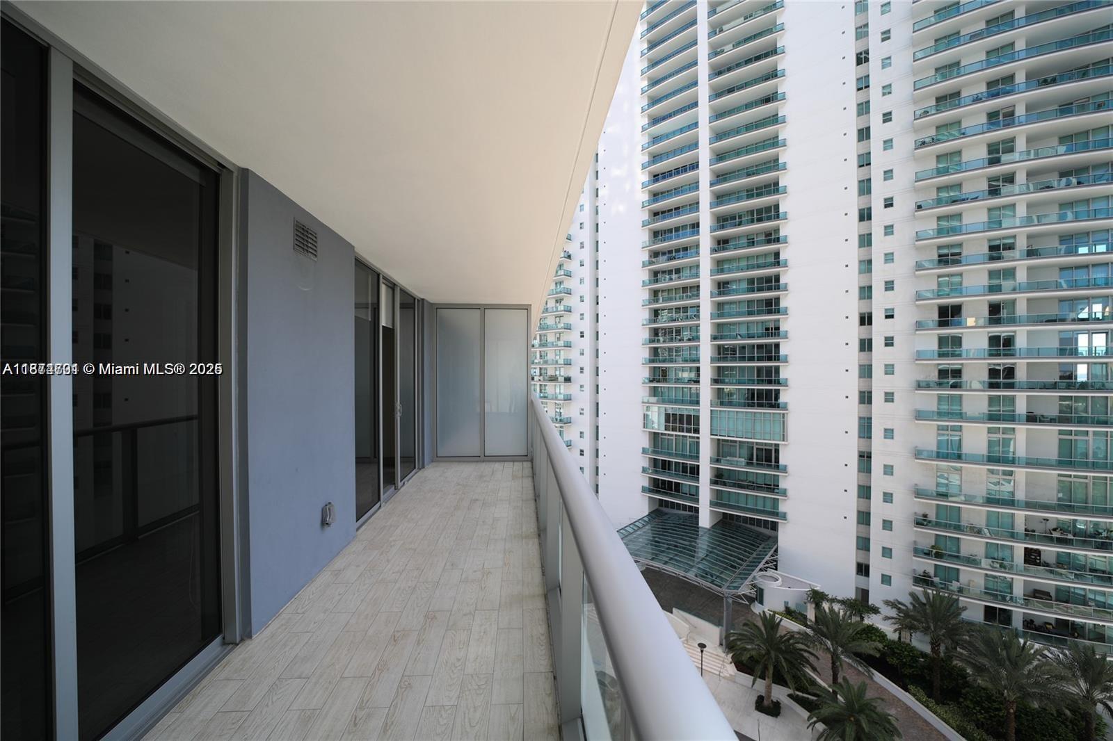 1300 Brickell Bay Dr # 1006