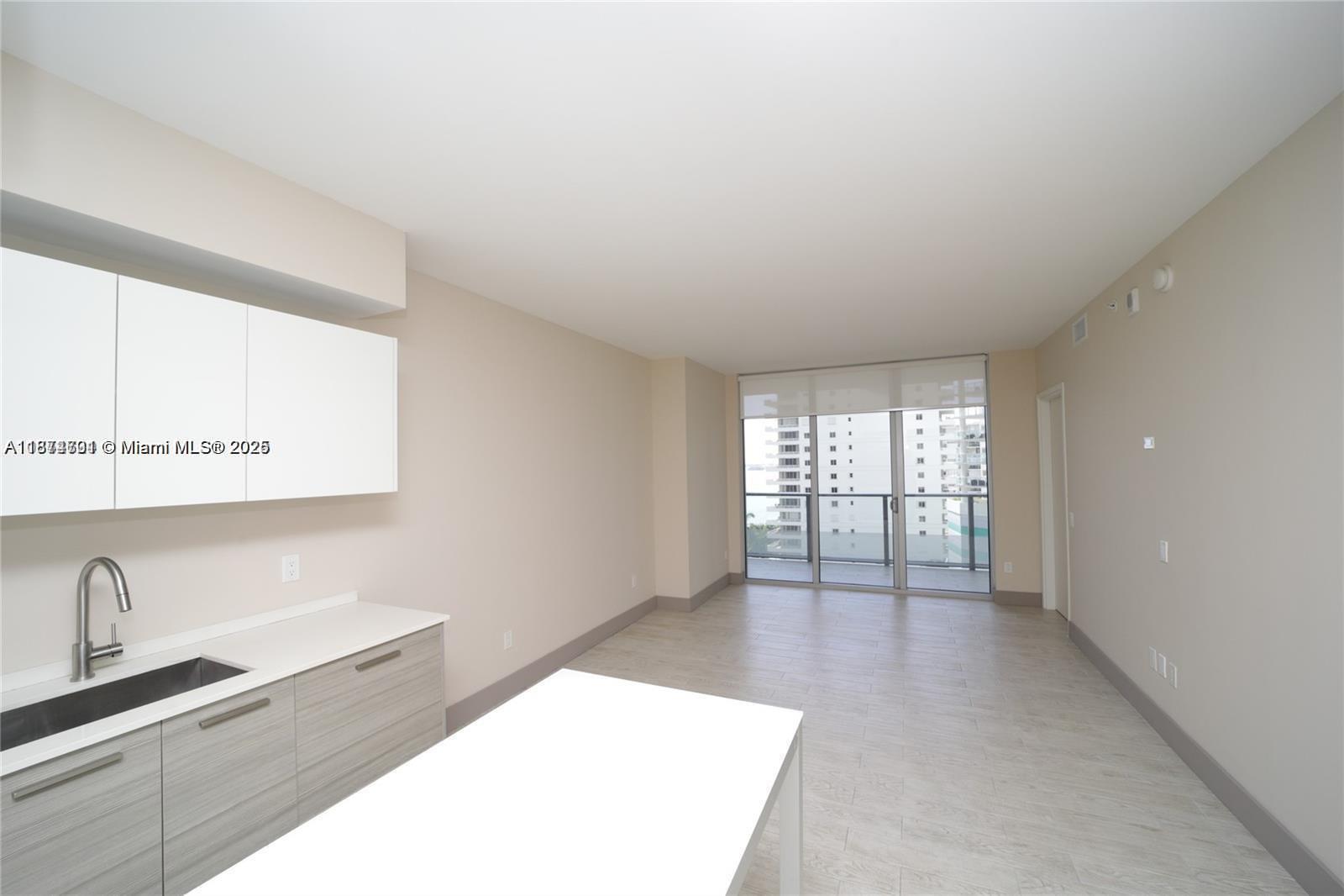 1300 Brickell Bay Dr # 1006