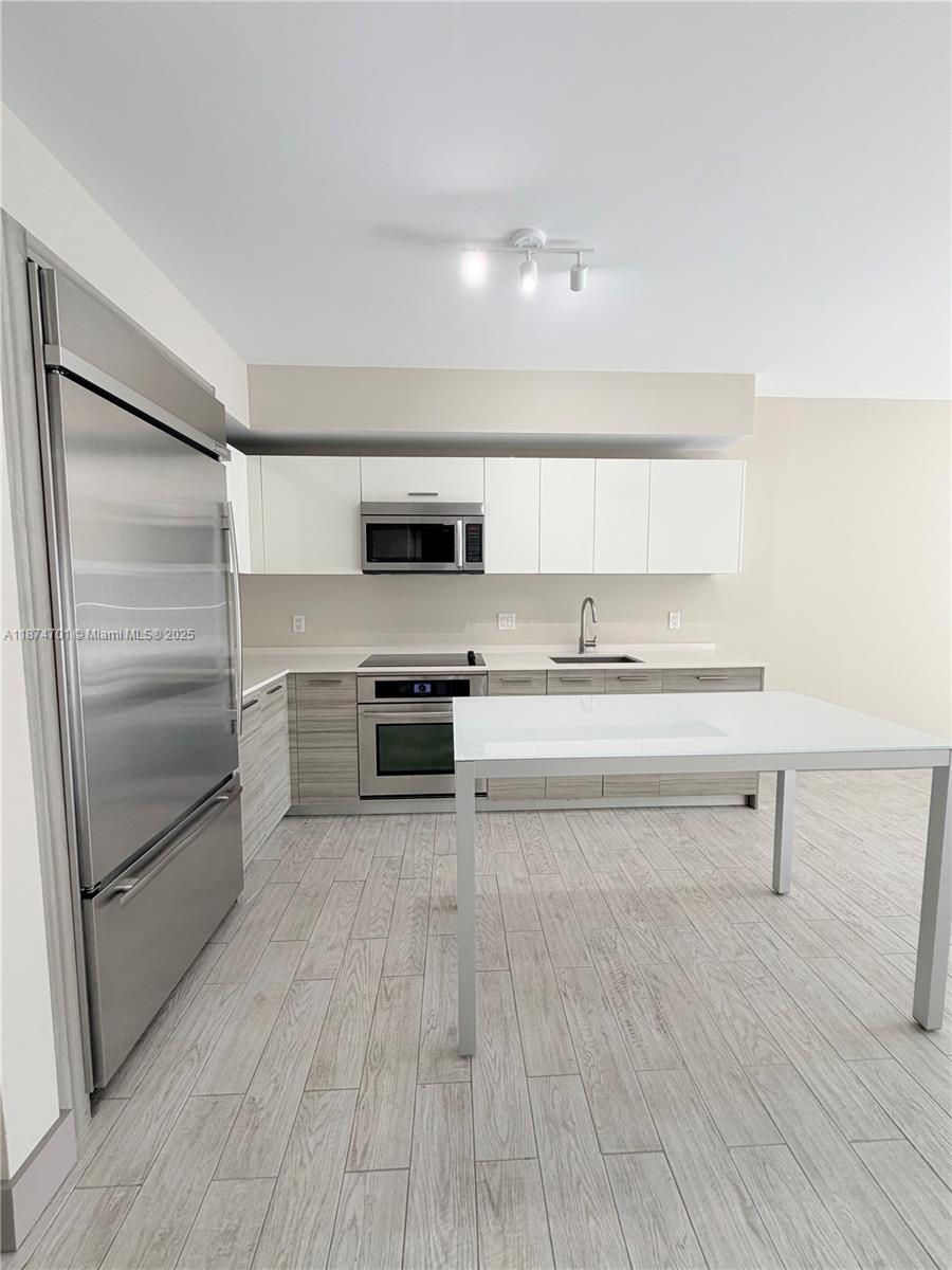 1300 Brickell Bay Dr # 1006