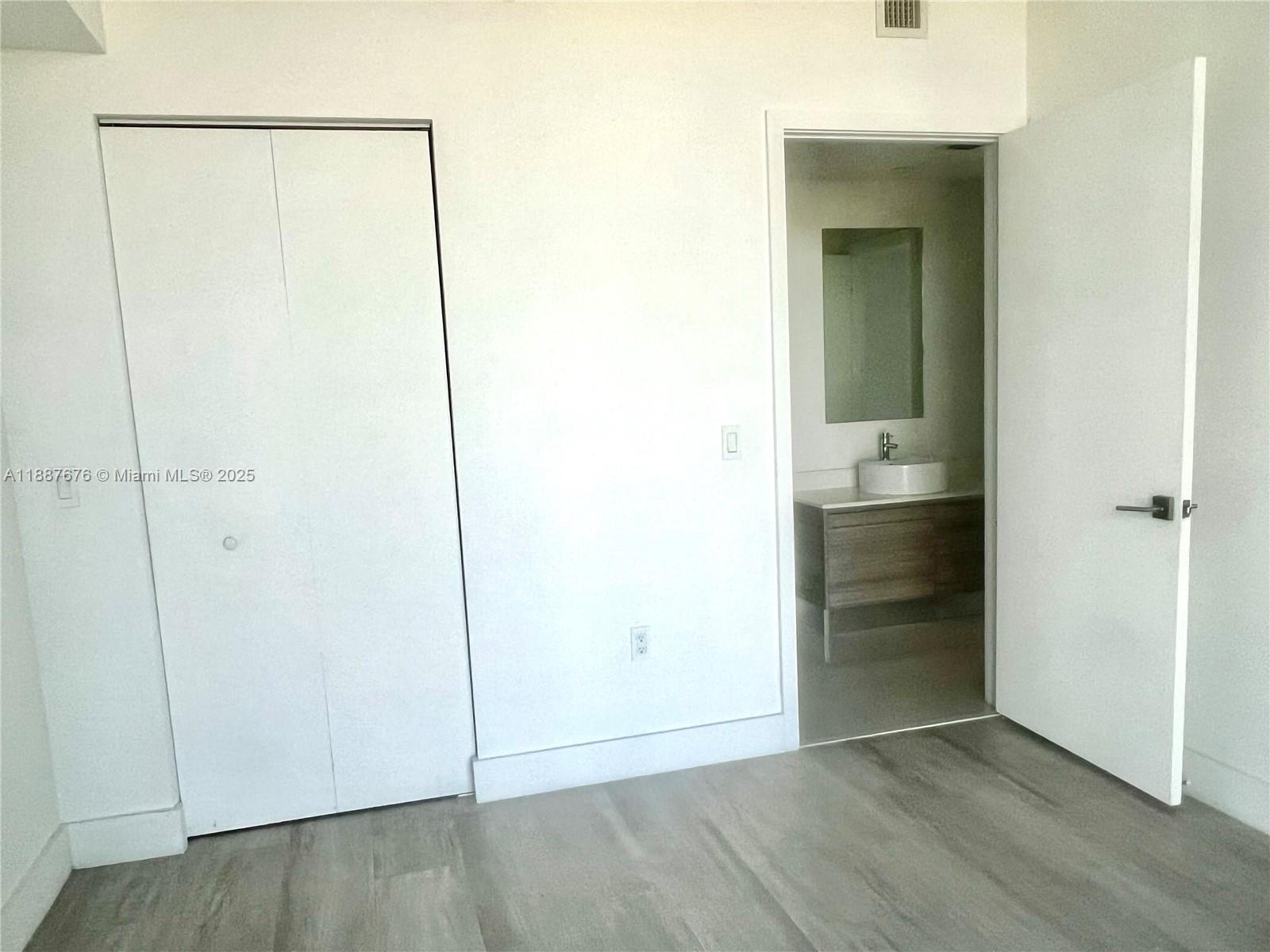 121 NE 34th St # 1114