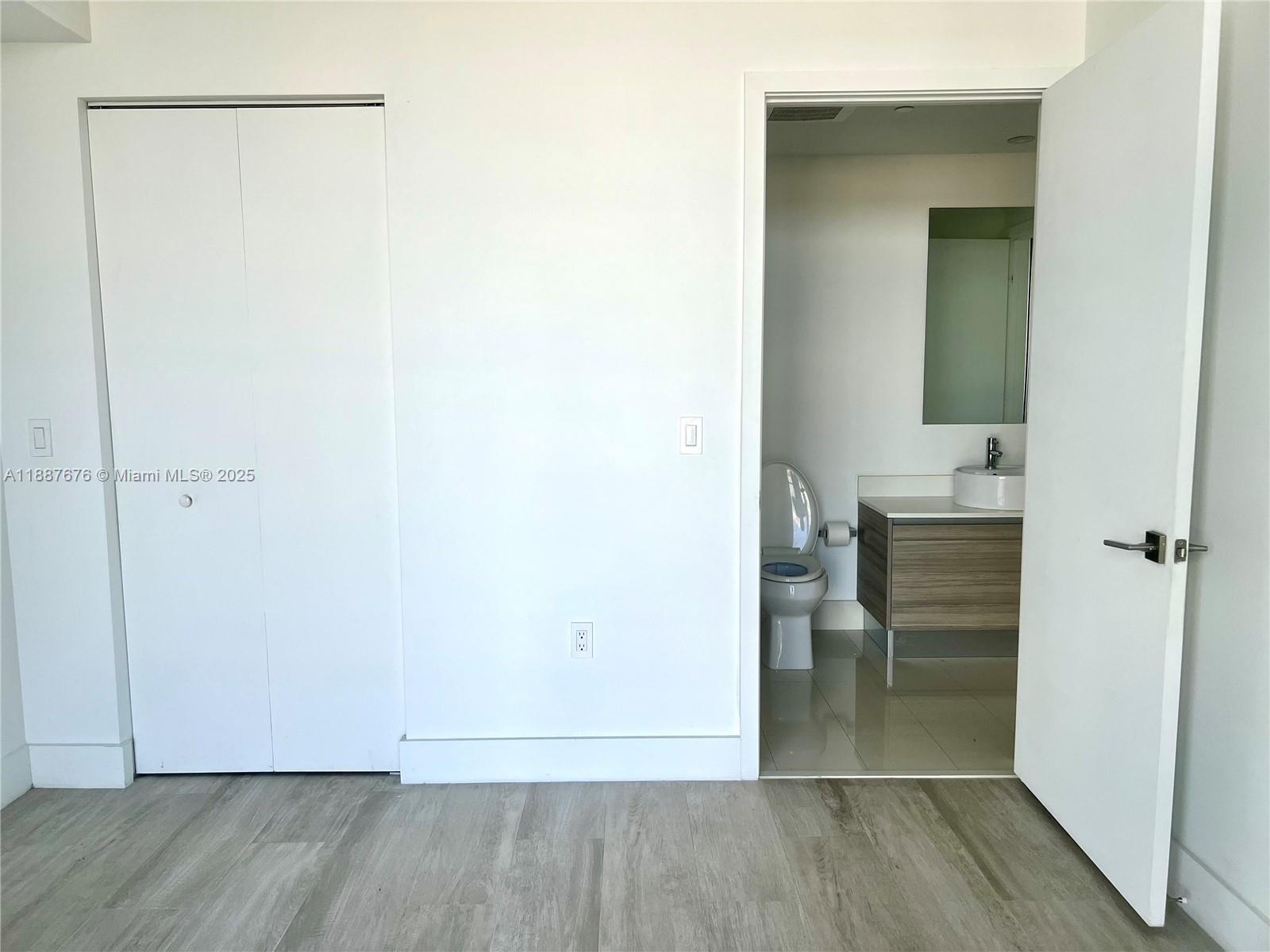 121 NE 34th St # 1114