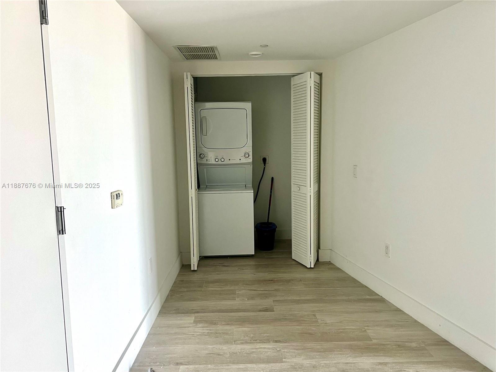 121 NE 34th St # 1114