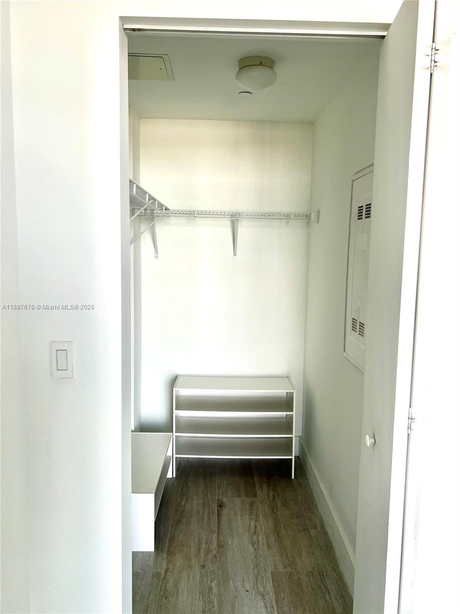 121 NE 34th St # 1114