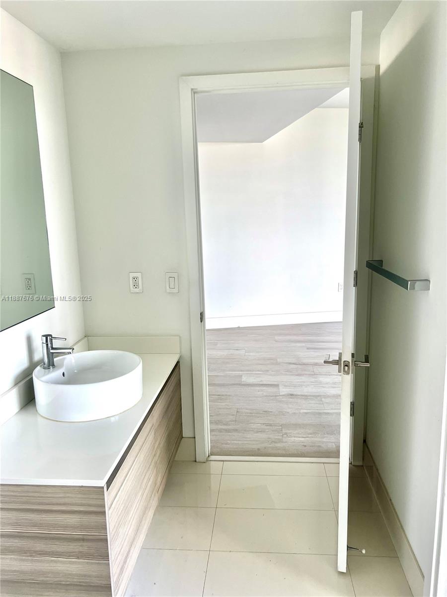 121 NE 34th St # 1114