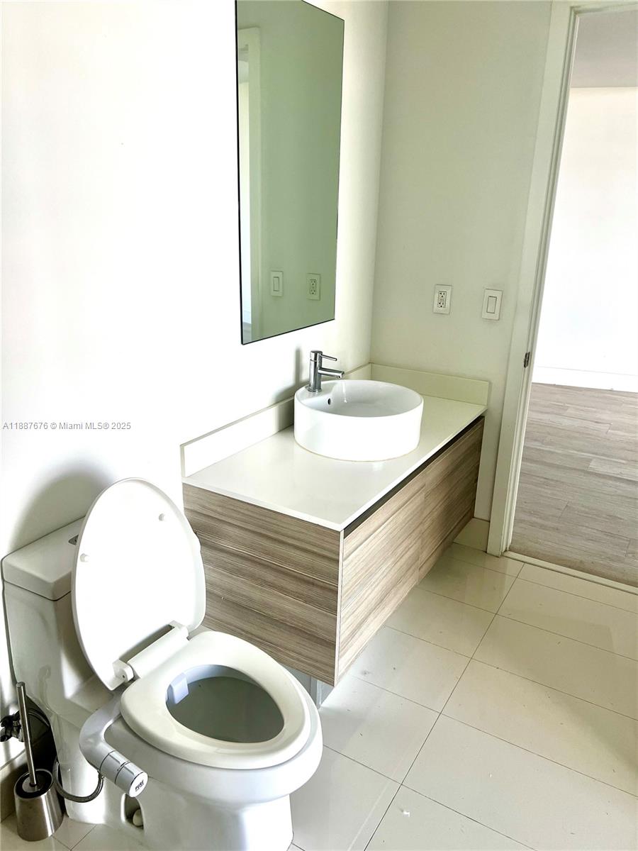 121 NE 34th St # 1114