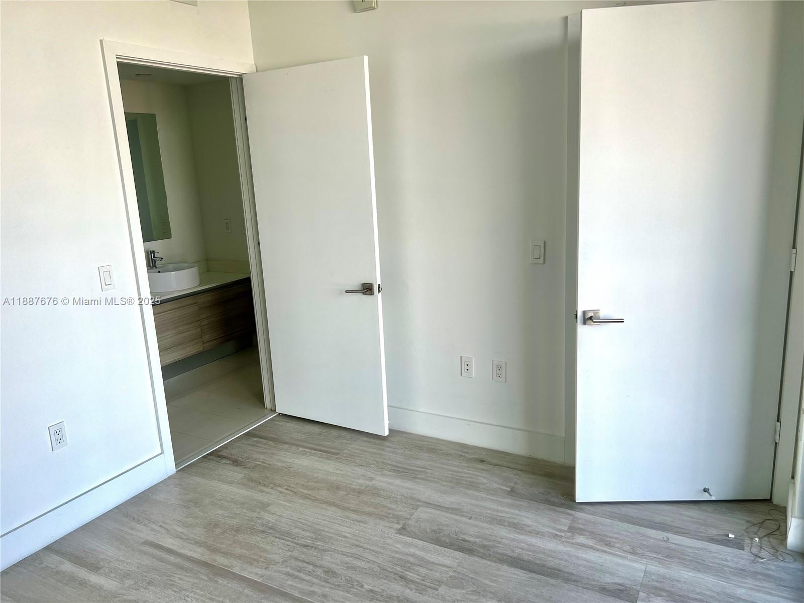 121 NE 34th St # 1114