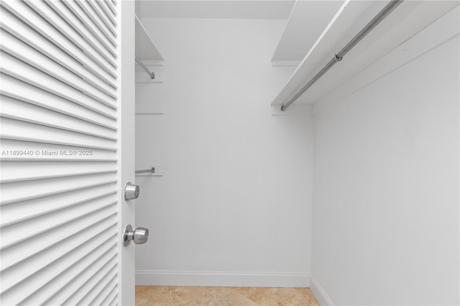 5700 Collins # 10D, Miami Beach Unit: 10D