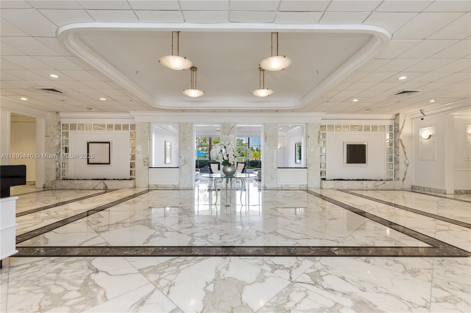 5700 Collins # 10D, Miami Beach Unit: 10D