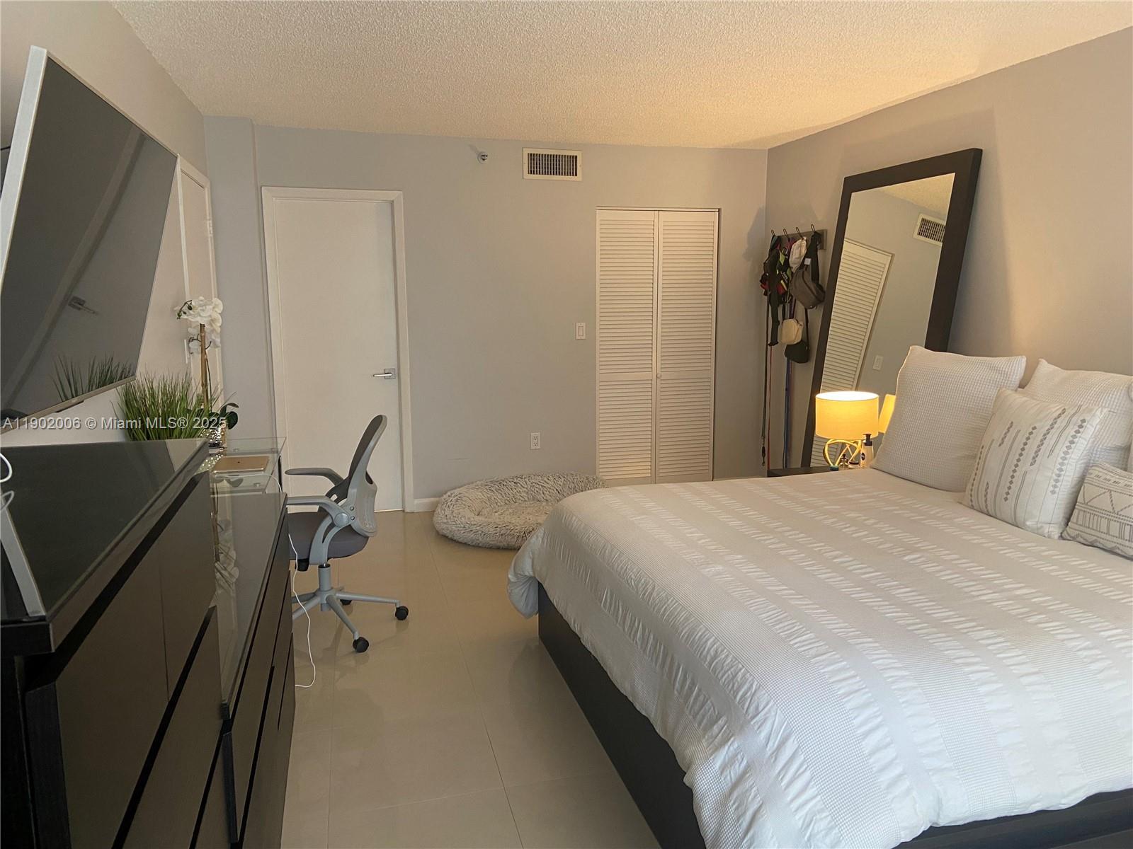 540 Brickell Key Dr # 711
