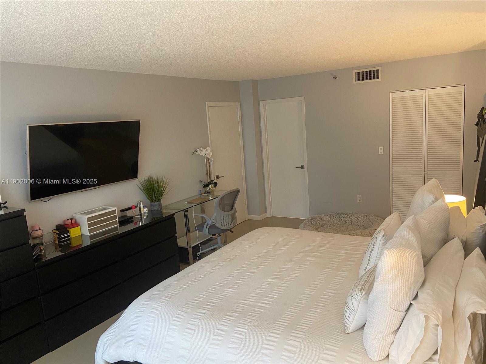 540 Brickell Key Dr # 711