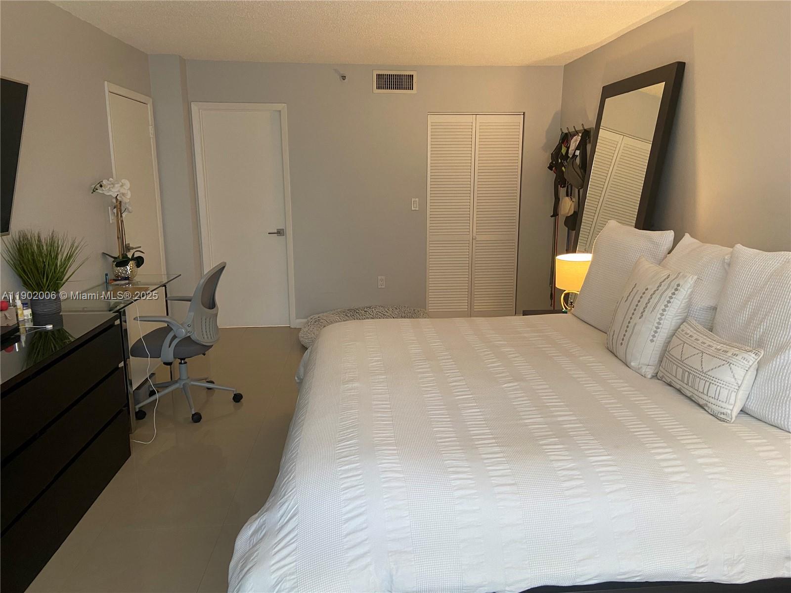 540 Brickell Key Dr # 711
