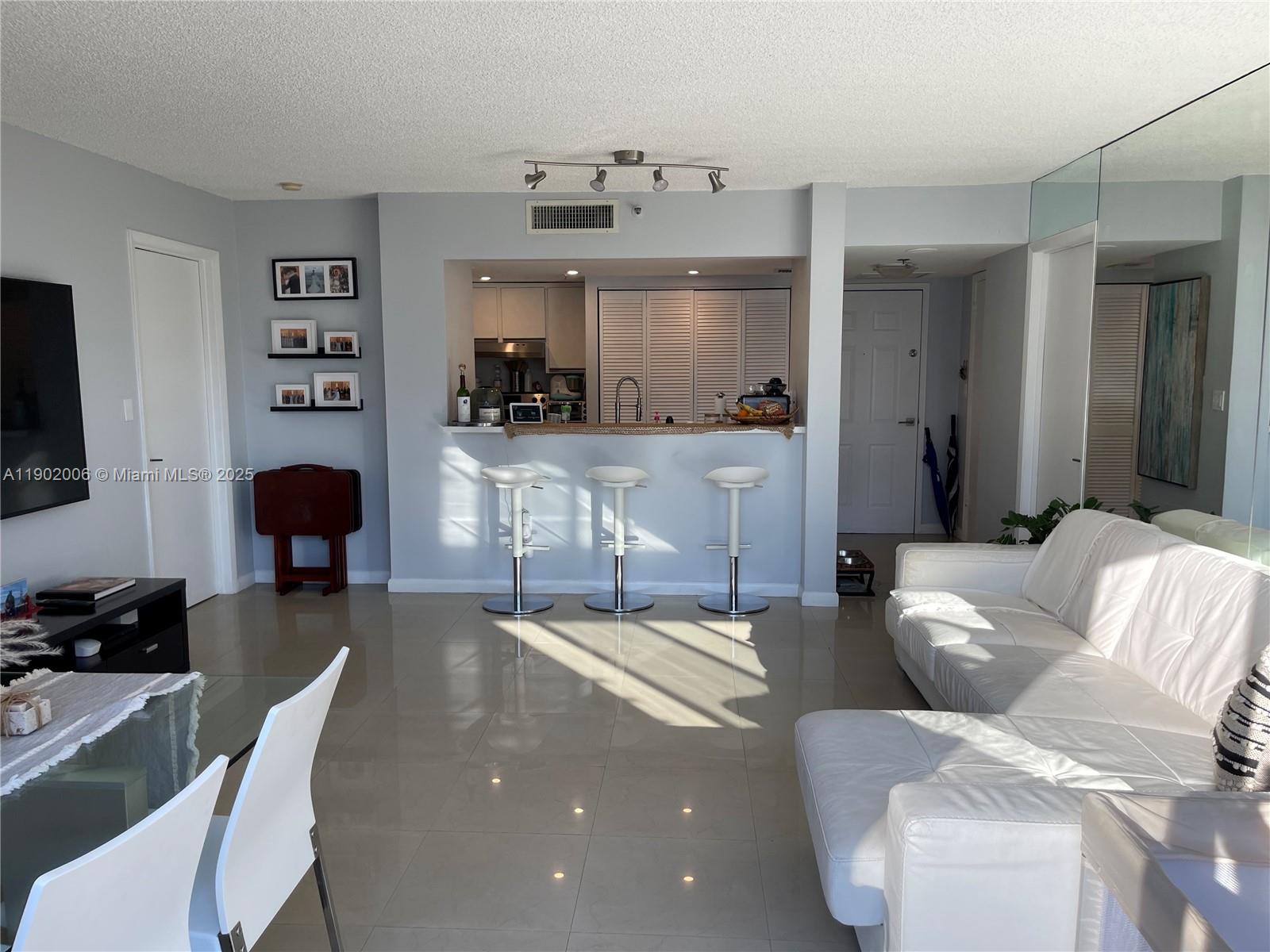 540 Brickell Key Dr # 711
