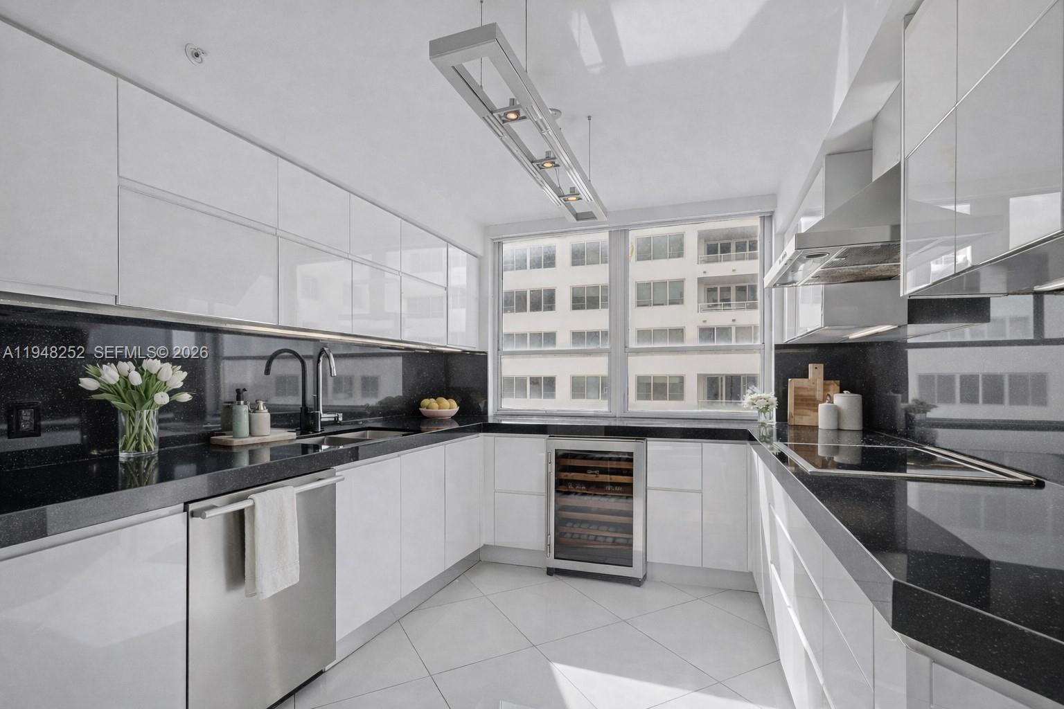 5025 Collins Ave # 903