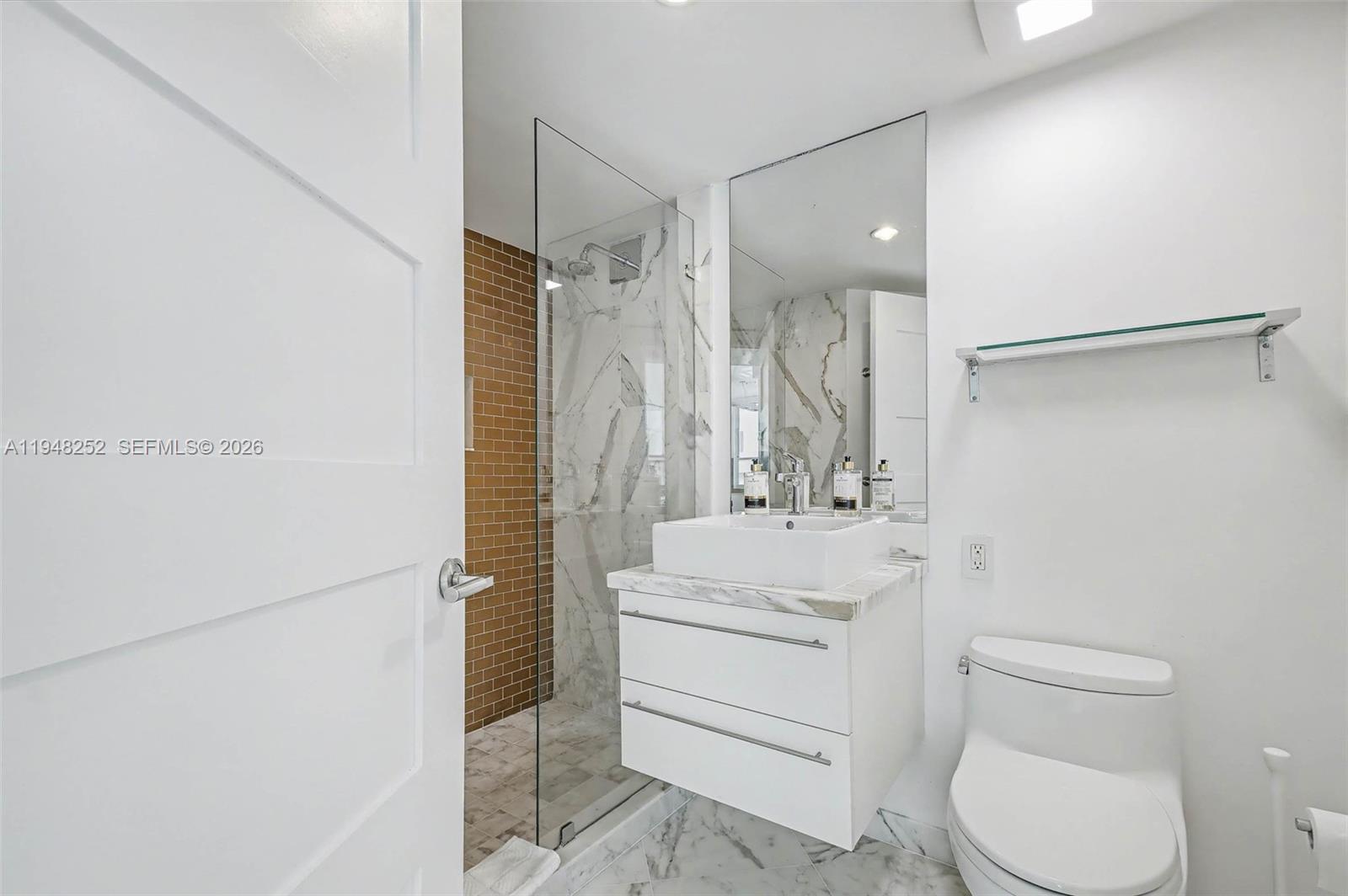 5025 Collins Ave # 903