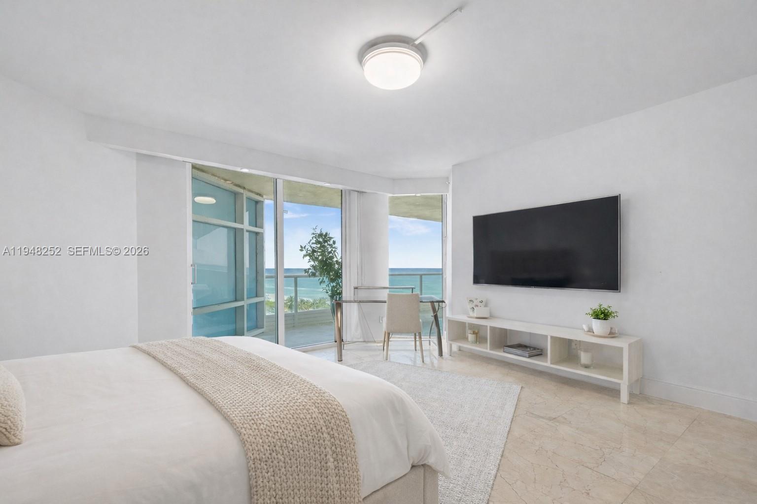 5025 Collins Ave # 903