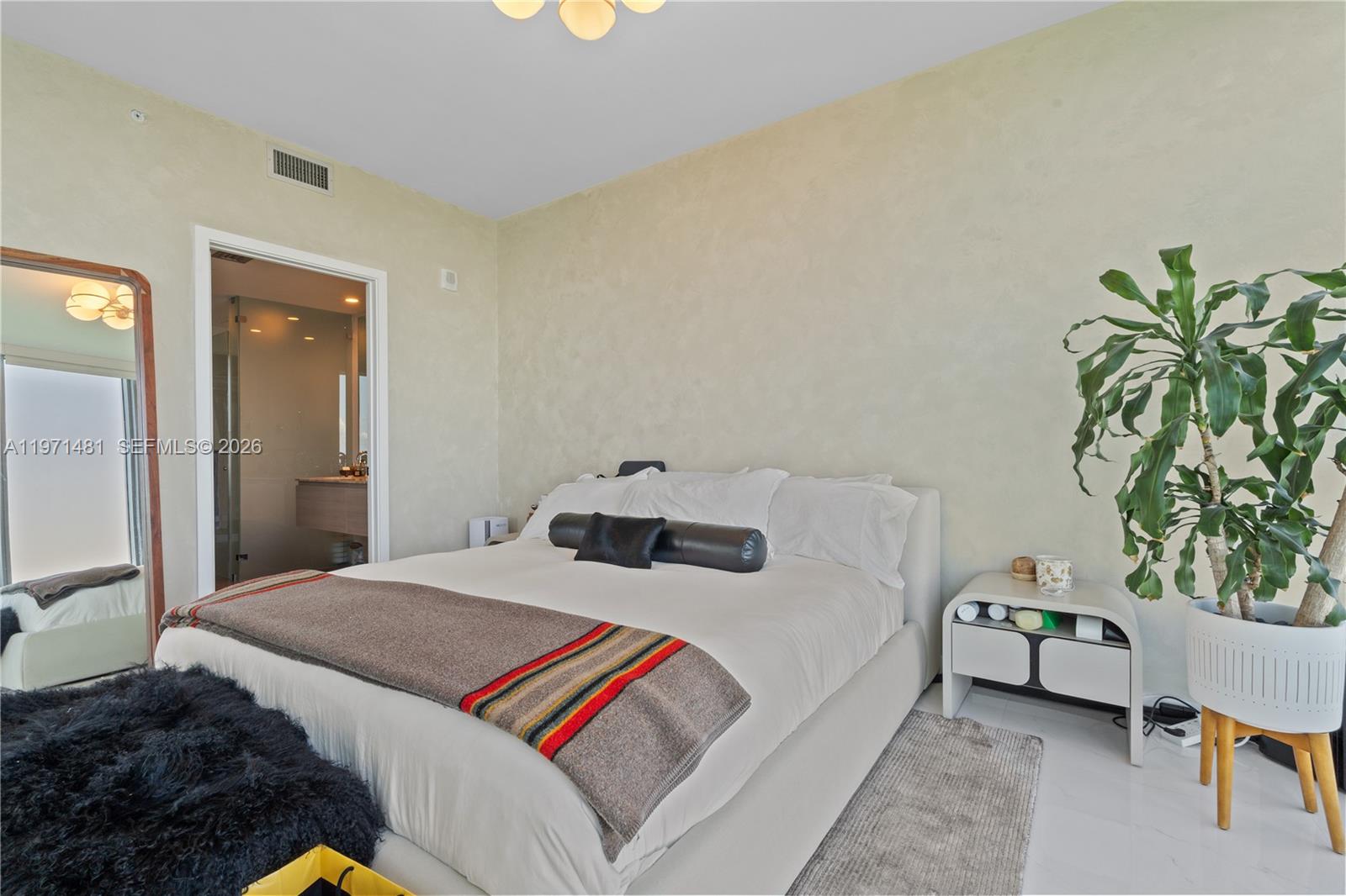 2900 NE 7th Ave # 3107