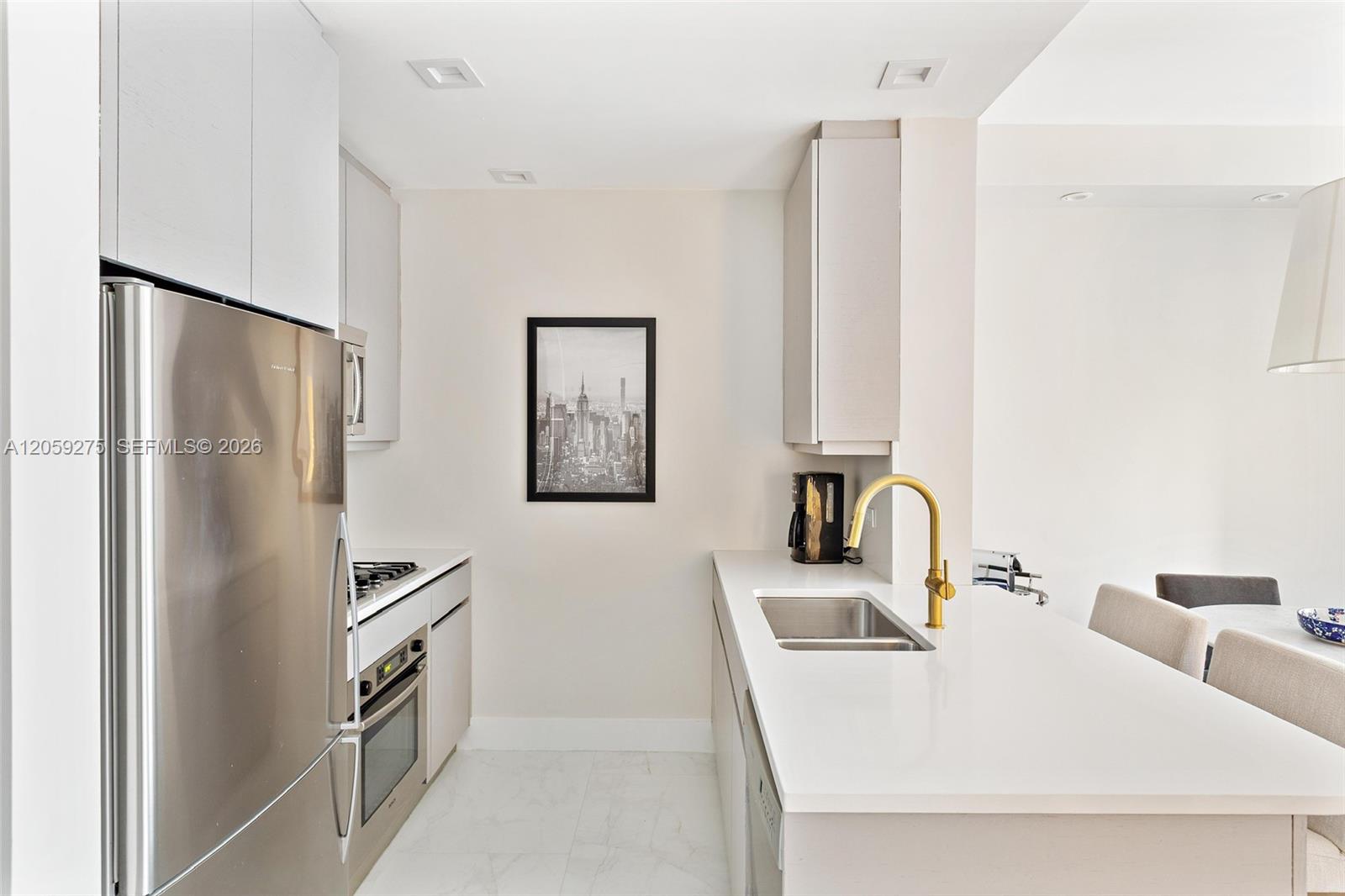 305 W 16 st # 3G