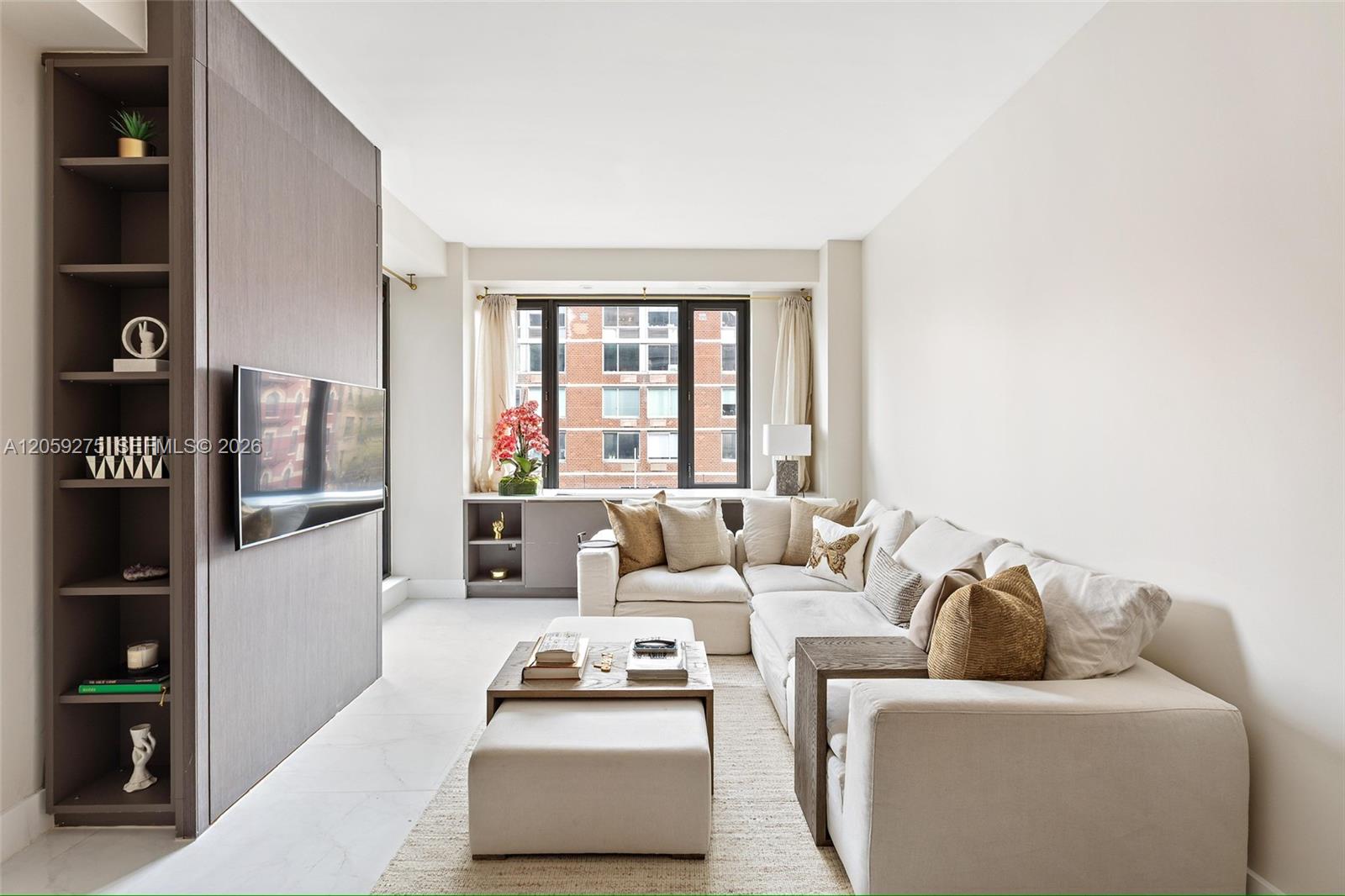 305 W 16 st # 3G