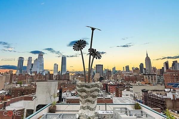 305 W 16 st # 3G