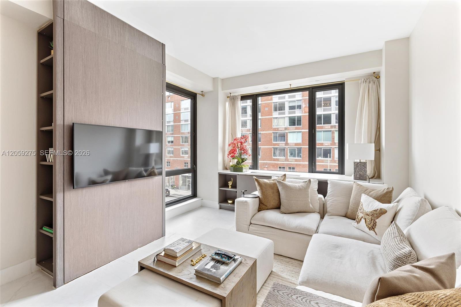 305 W 16 st # 3G