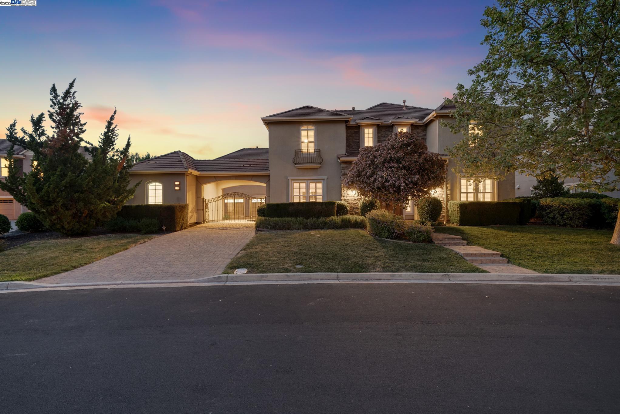 2307 Vineyard Heights Ln