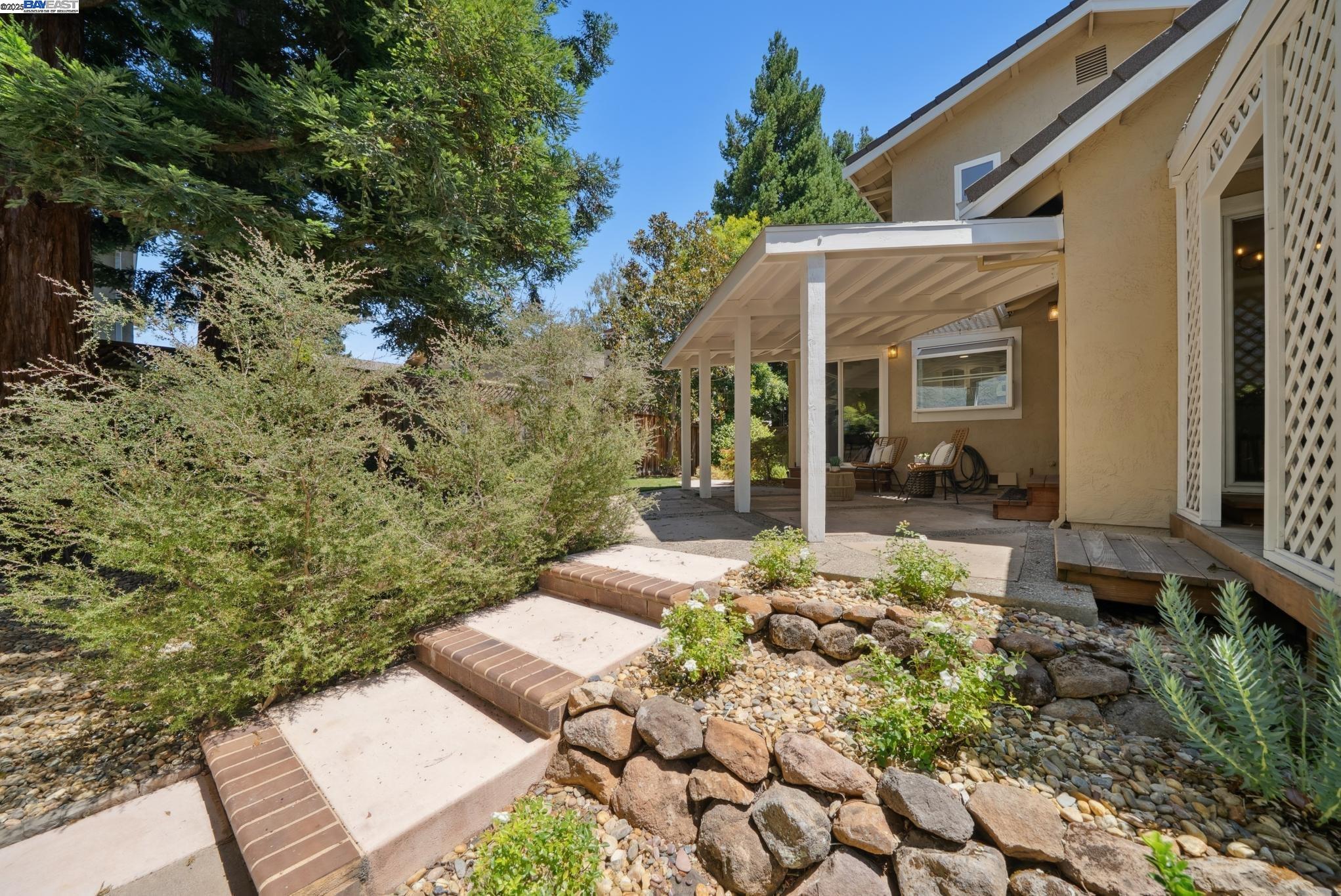 7467 Sundrop Ct