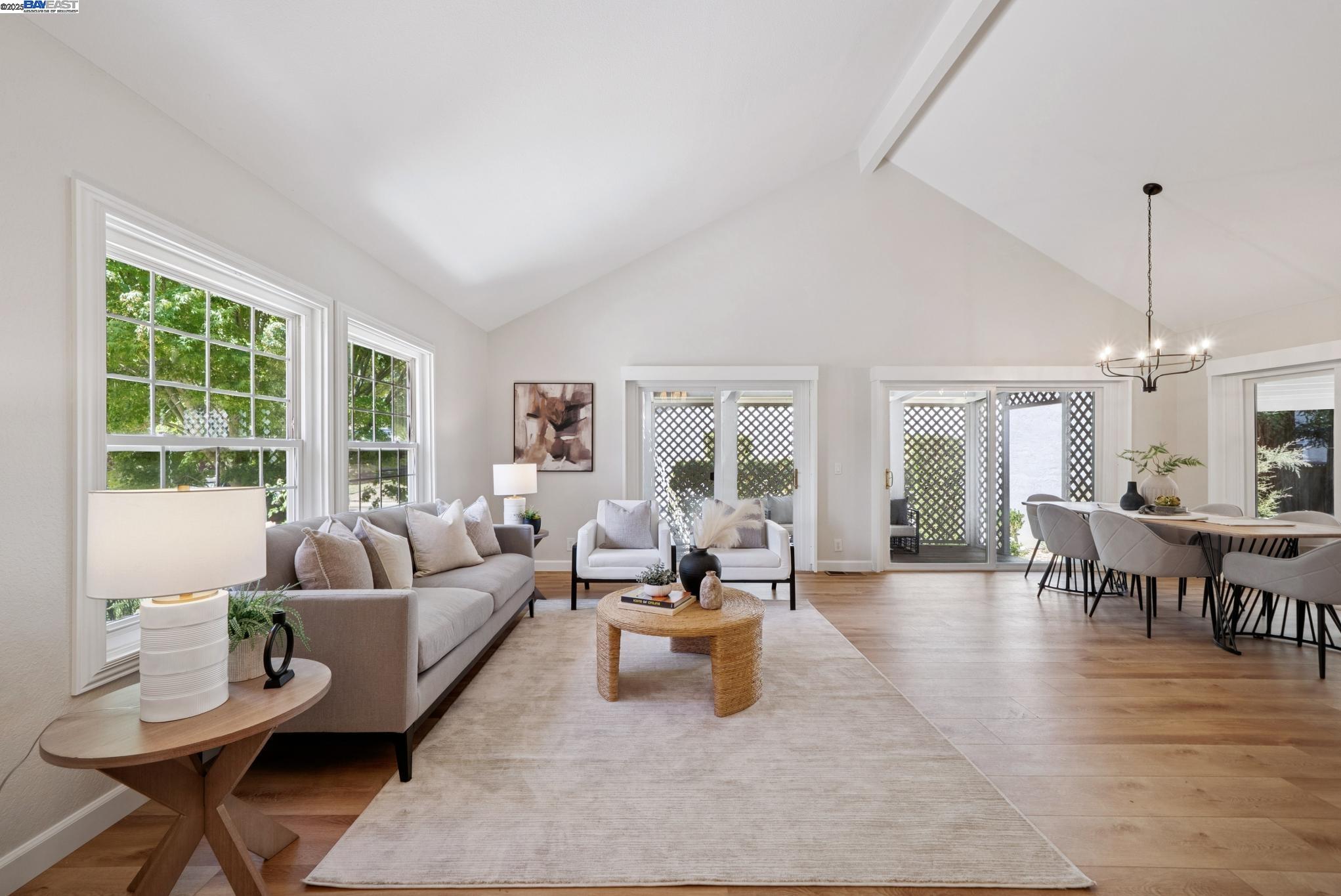7467 Sundrop Ct