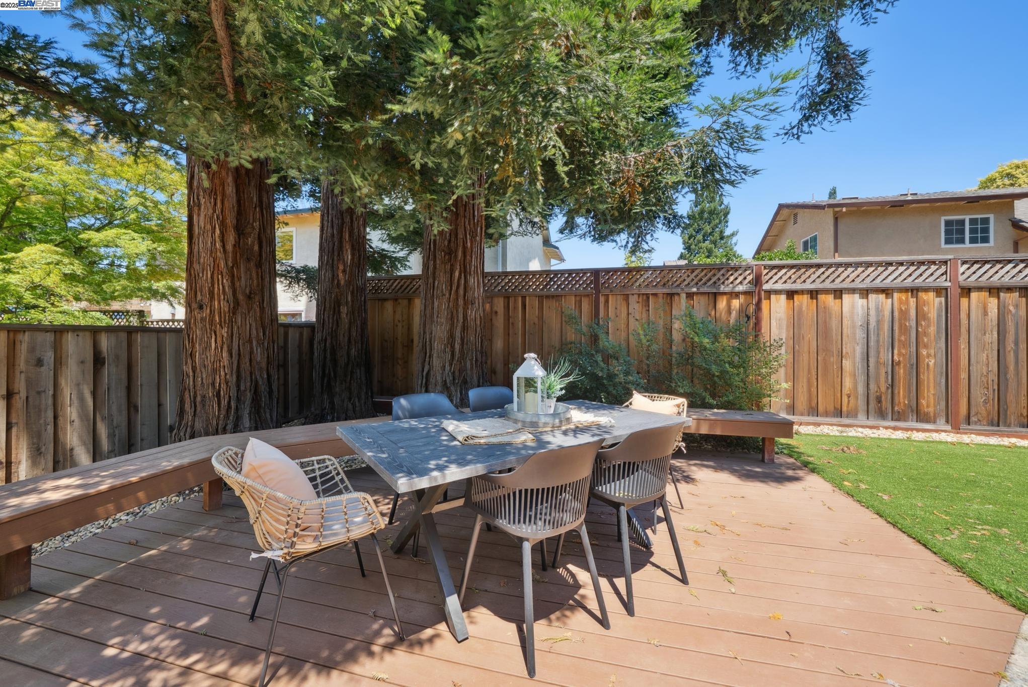 7467 Sundrop Ct