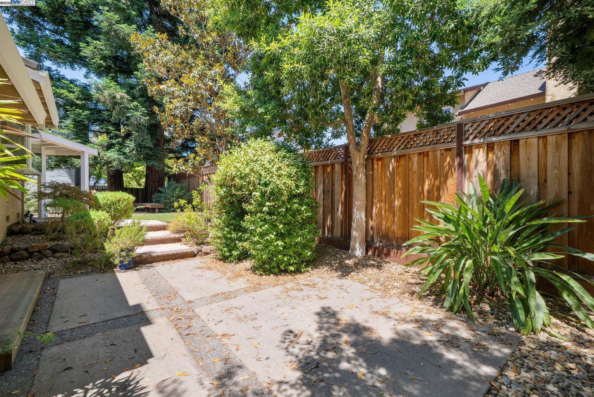 7467 Sundrop Ct