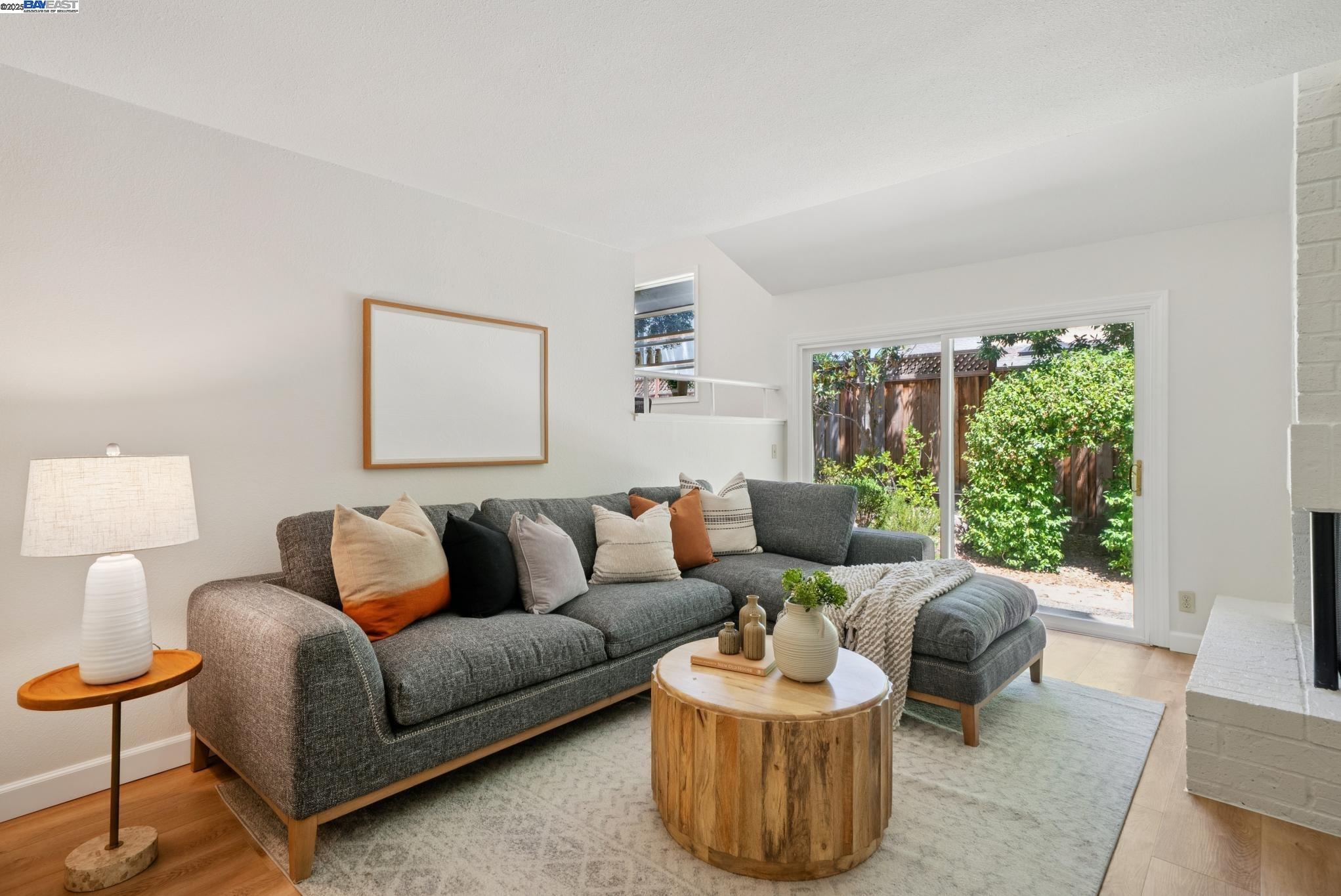 7467 Sundrop Ct