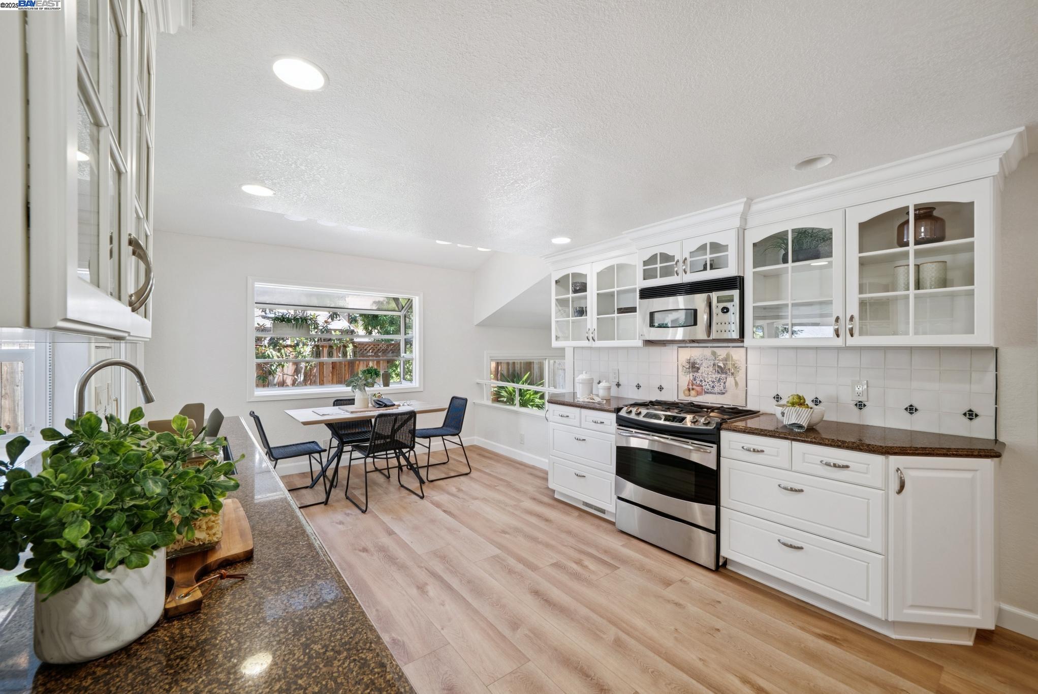 7467 Sundrop Ct