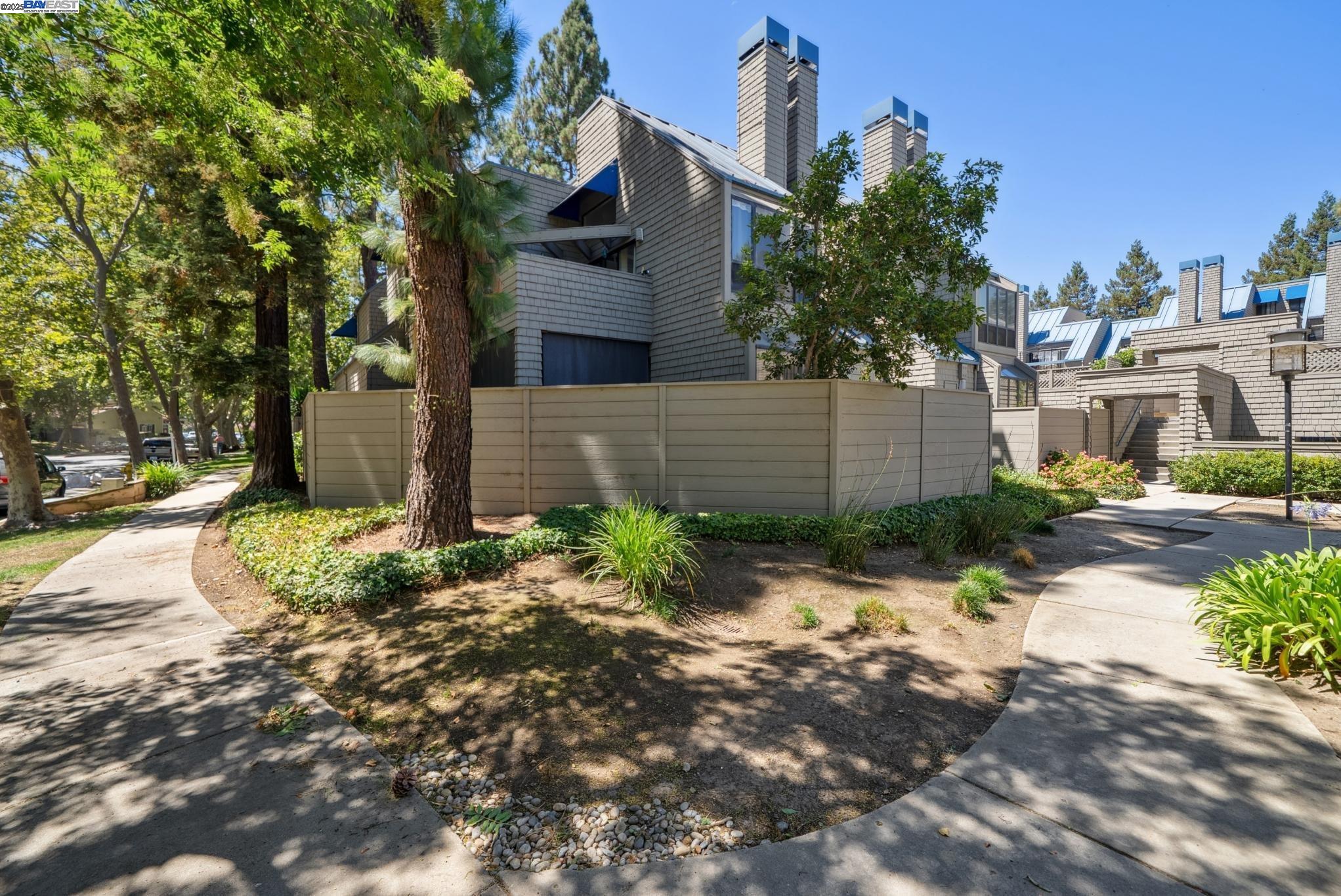 1089 Foxchase Dr