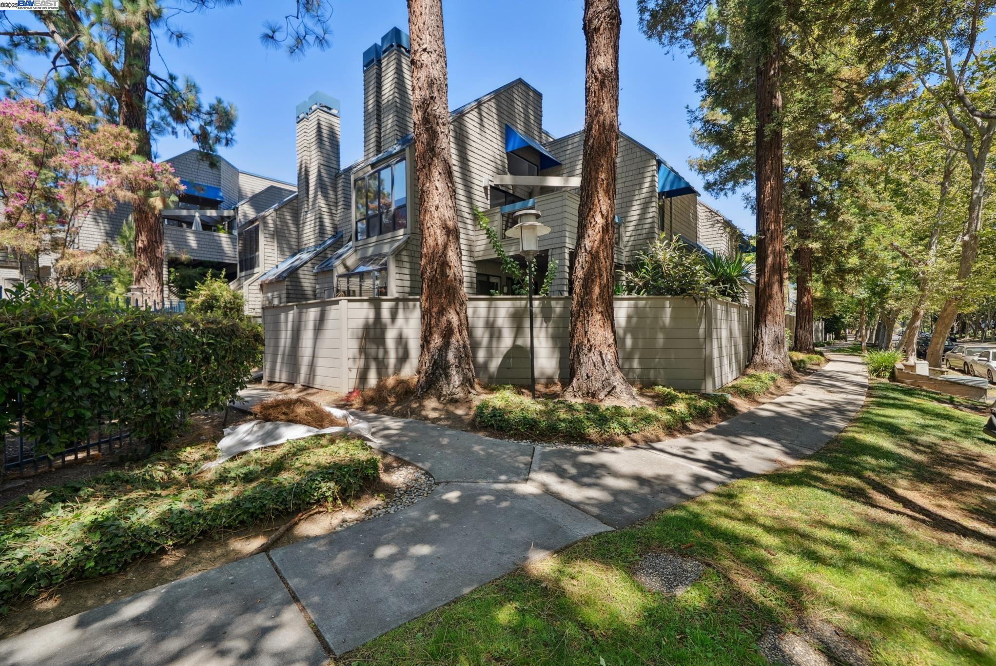 1089 Foxchase Dr