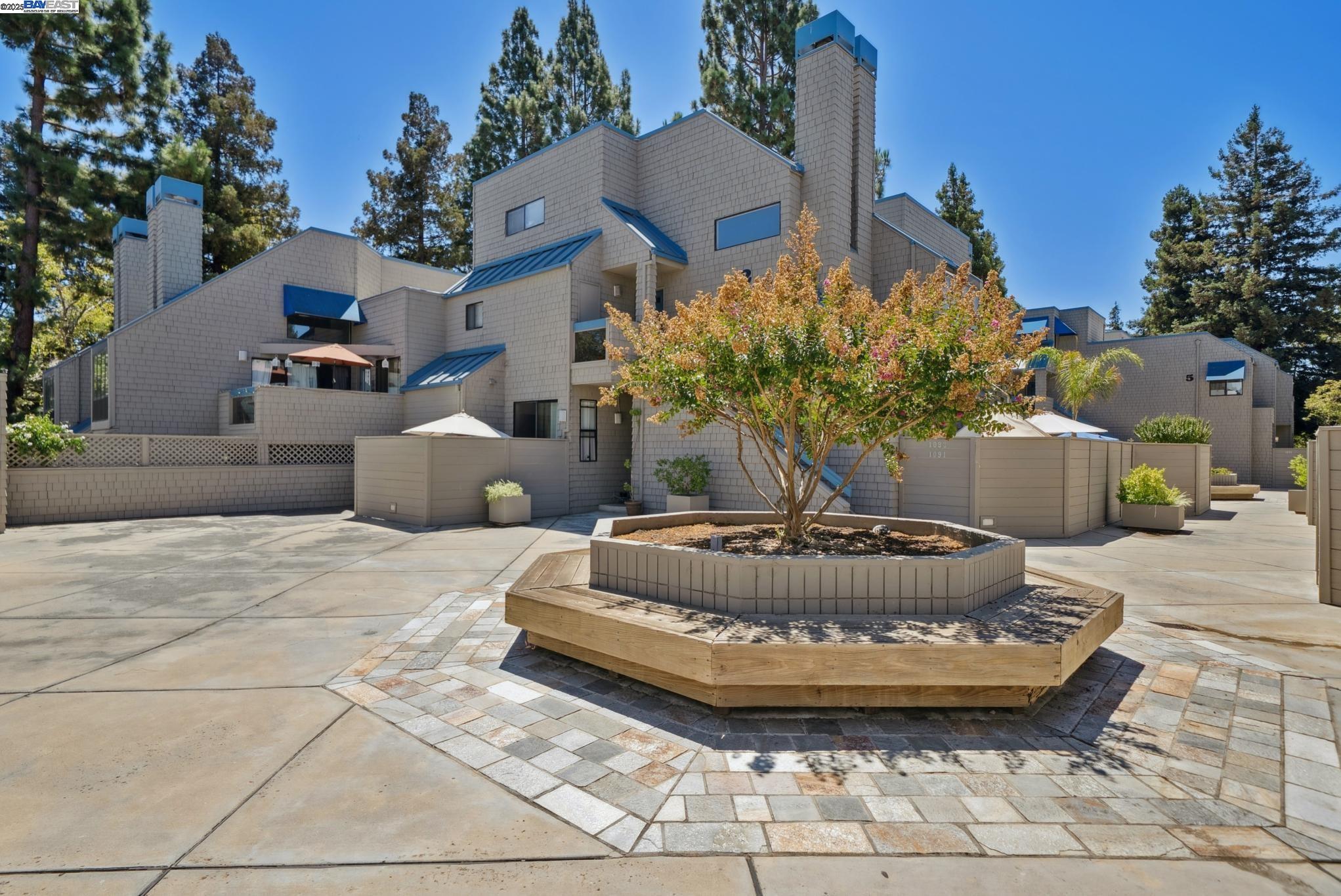 1089 Foxchase Dr