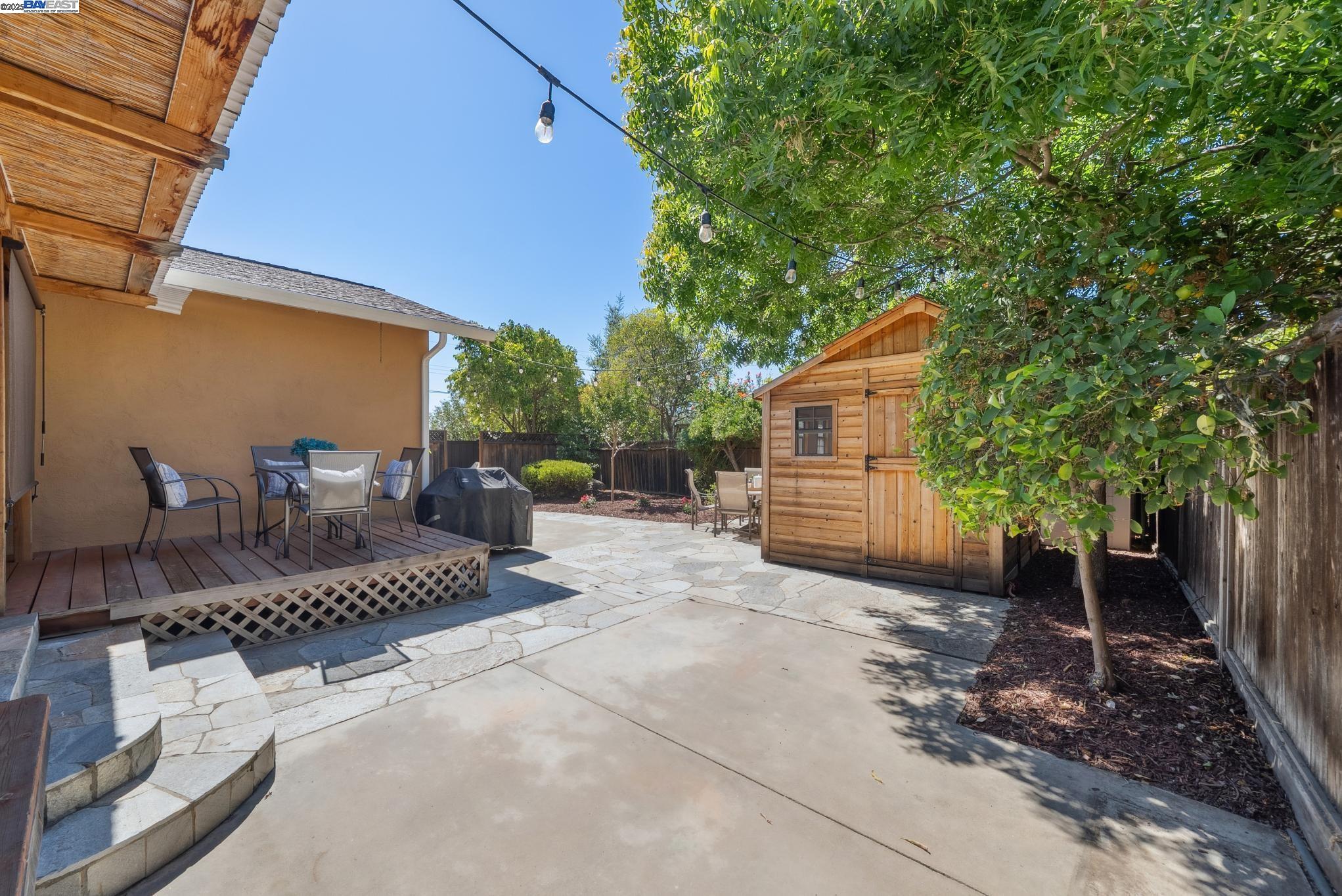 457 Coleen St