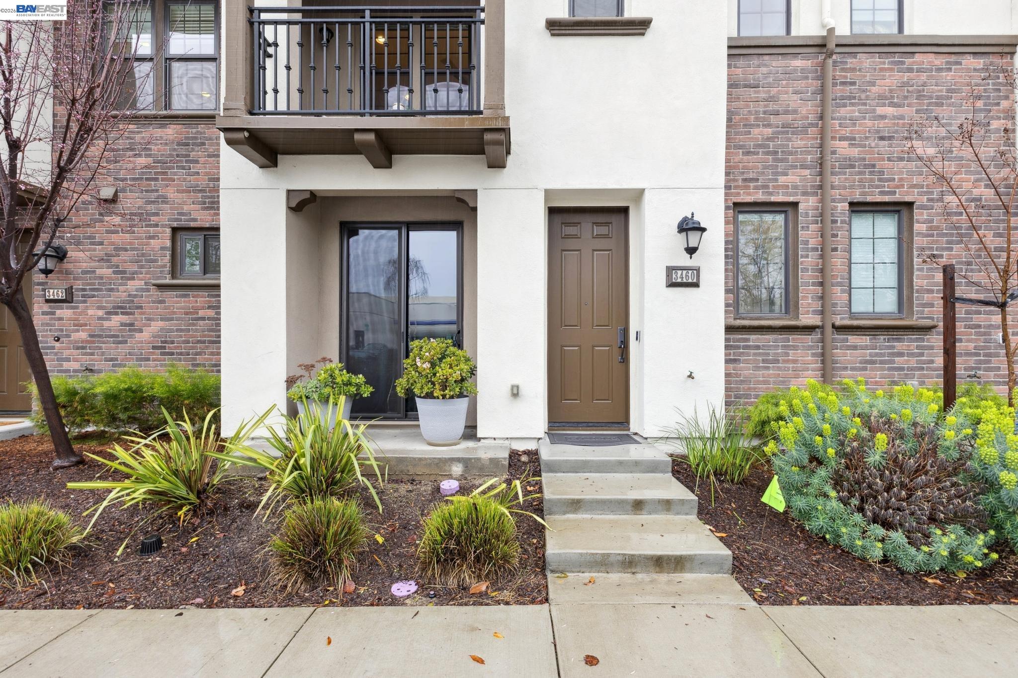 3460 Serra Cir