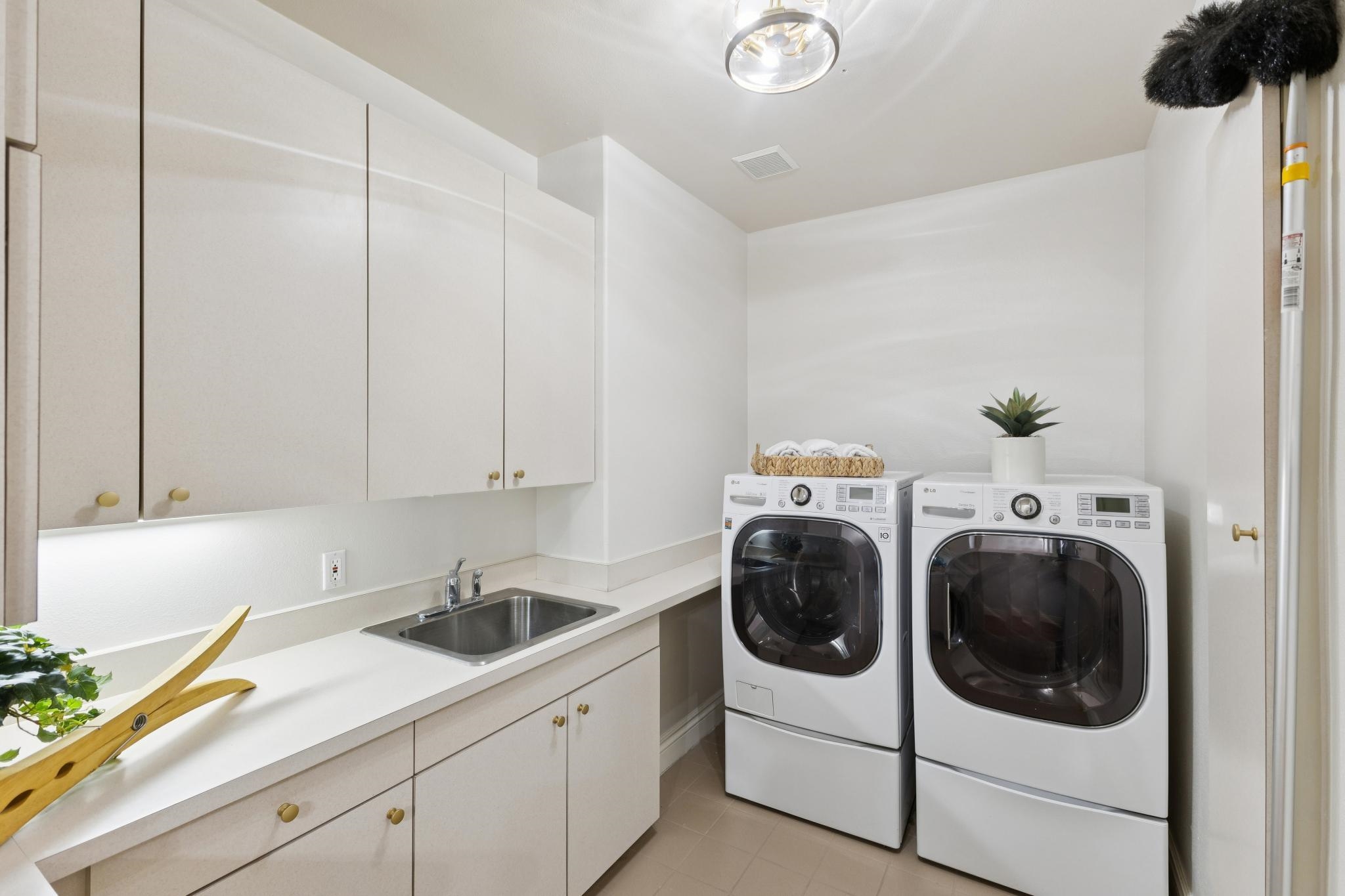 8044 Golden Eagle Way