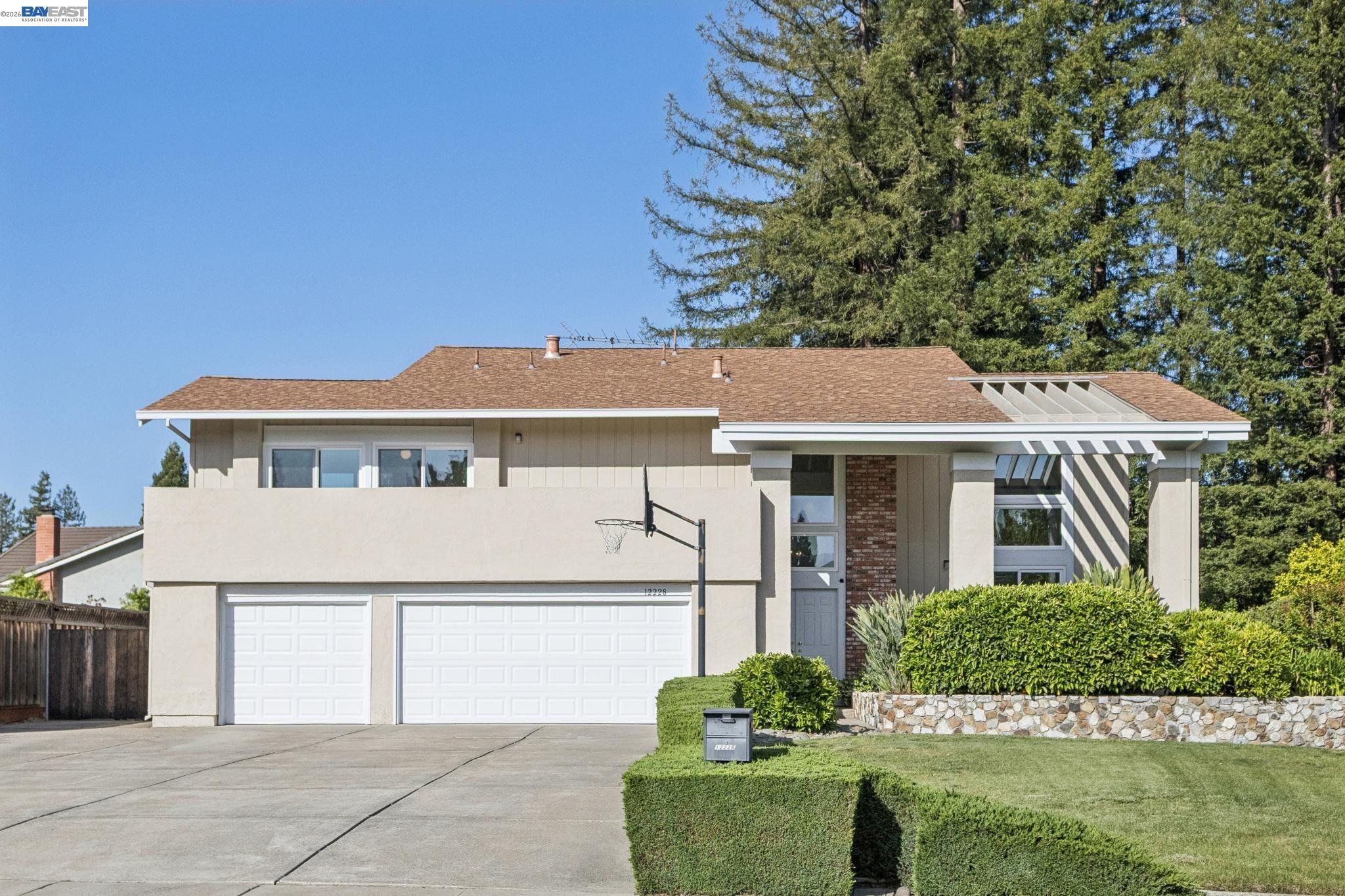 12228 Toluca Dr