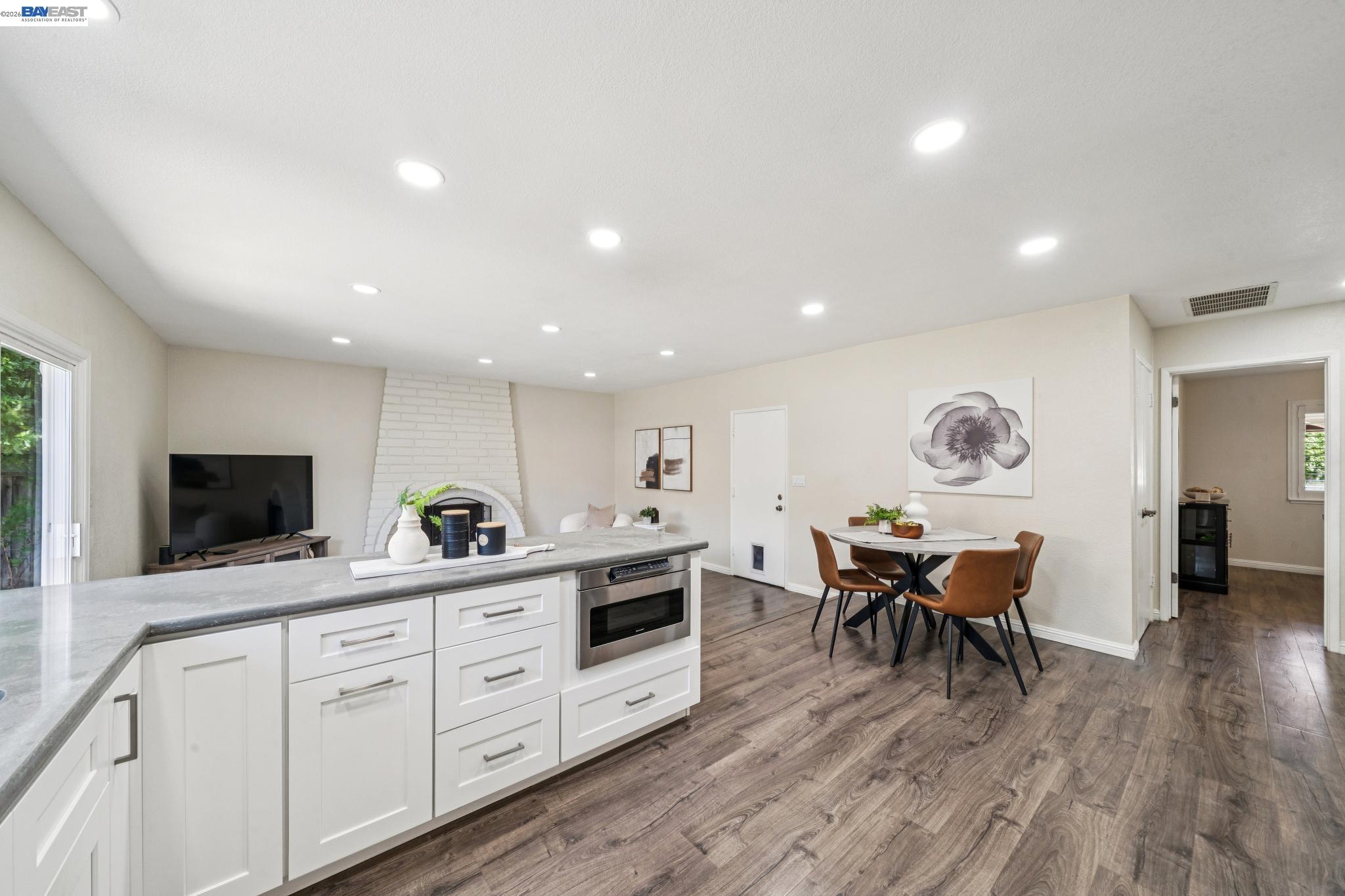7403 Hillsdale Dr
