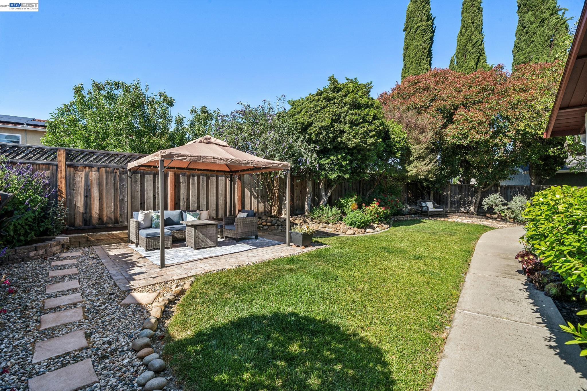 7403 Hillsdale Dr