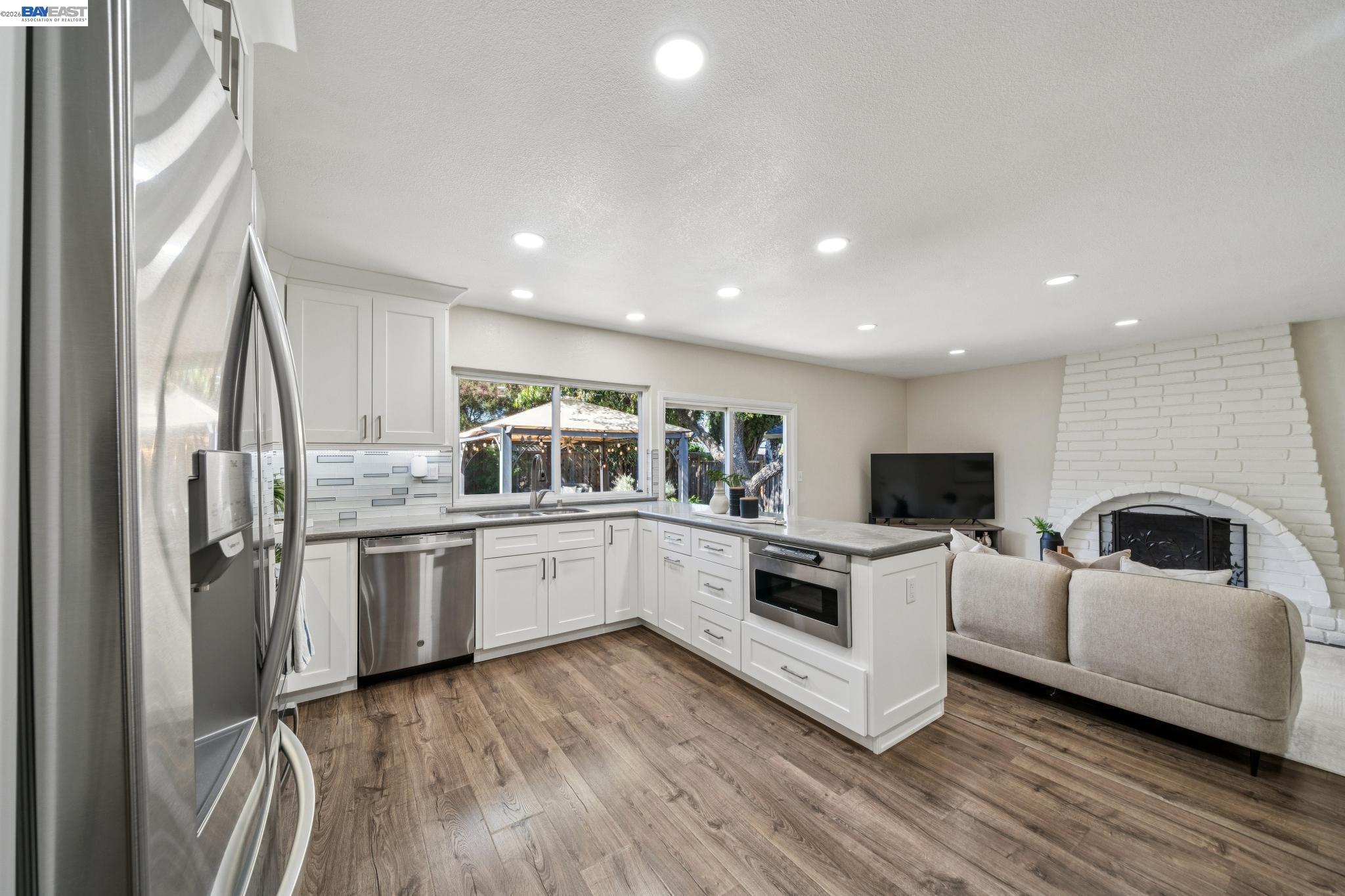 7403 Hillsdale Dr