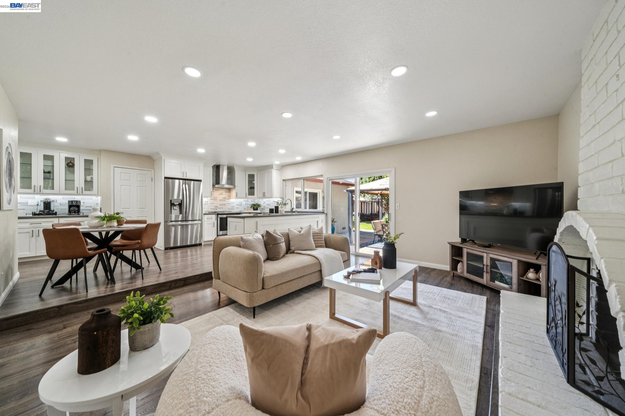7403 Hillsdale Dr