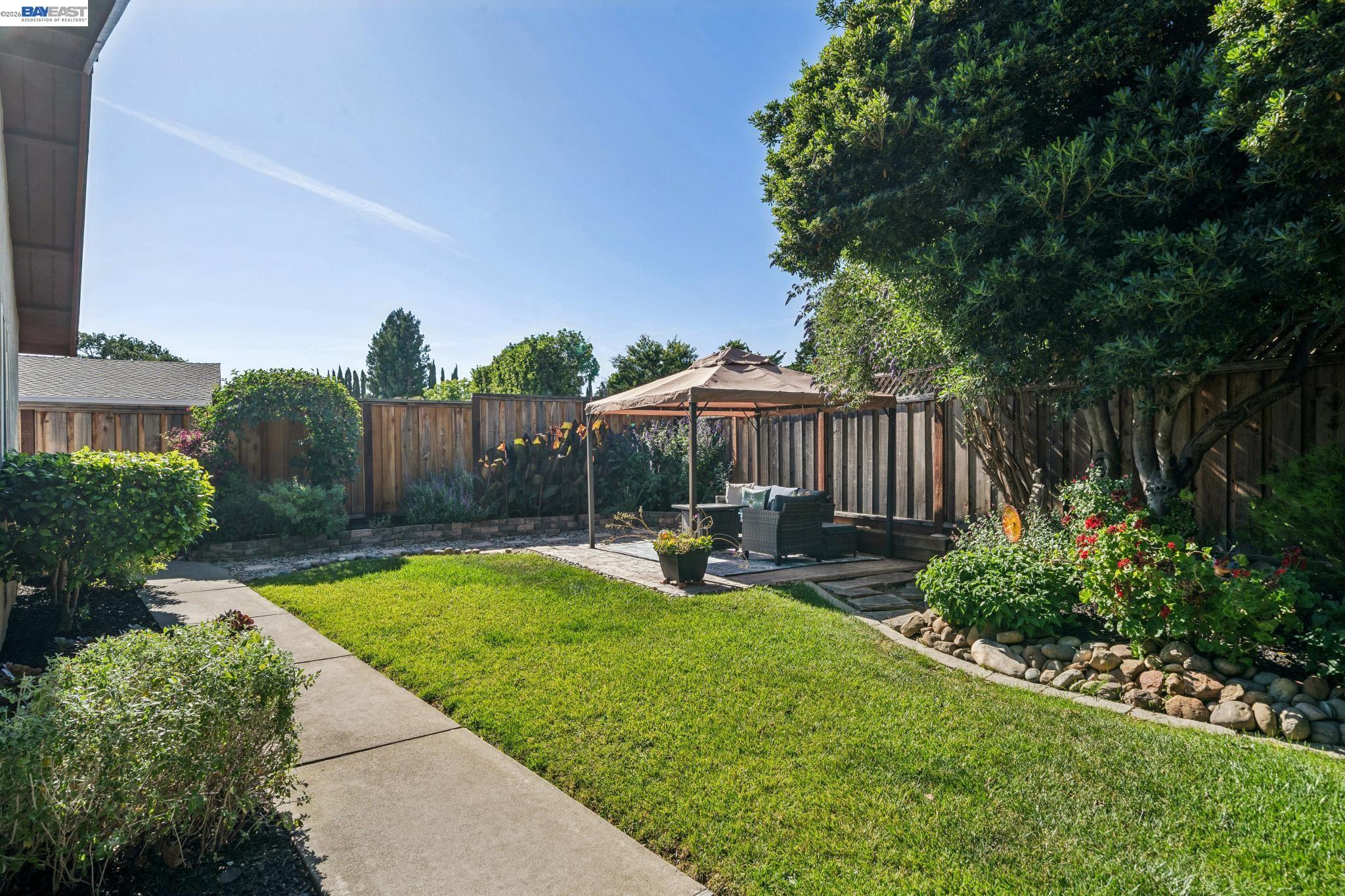 7403 Hillsdale Dr